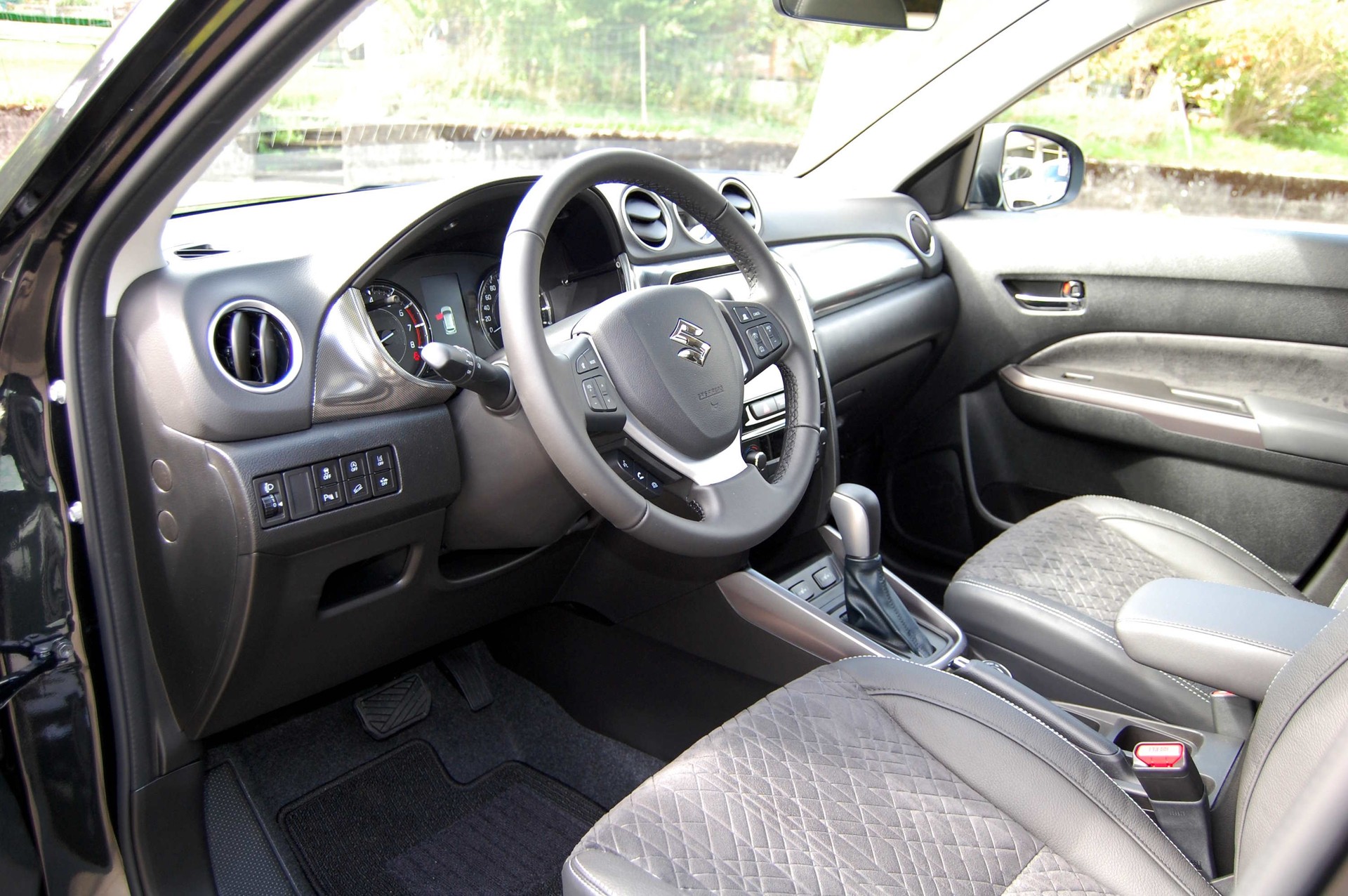 SUZUKI Vitara 1.4 Boosterjet Compact Top 4x4 Hybrid Automatic-image-13