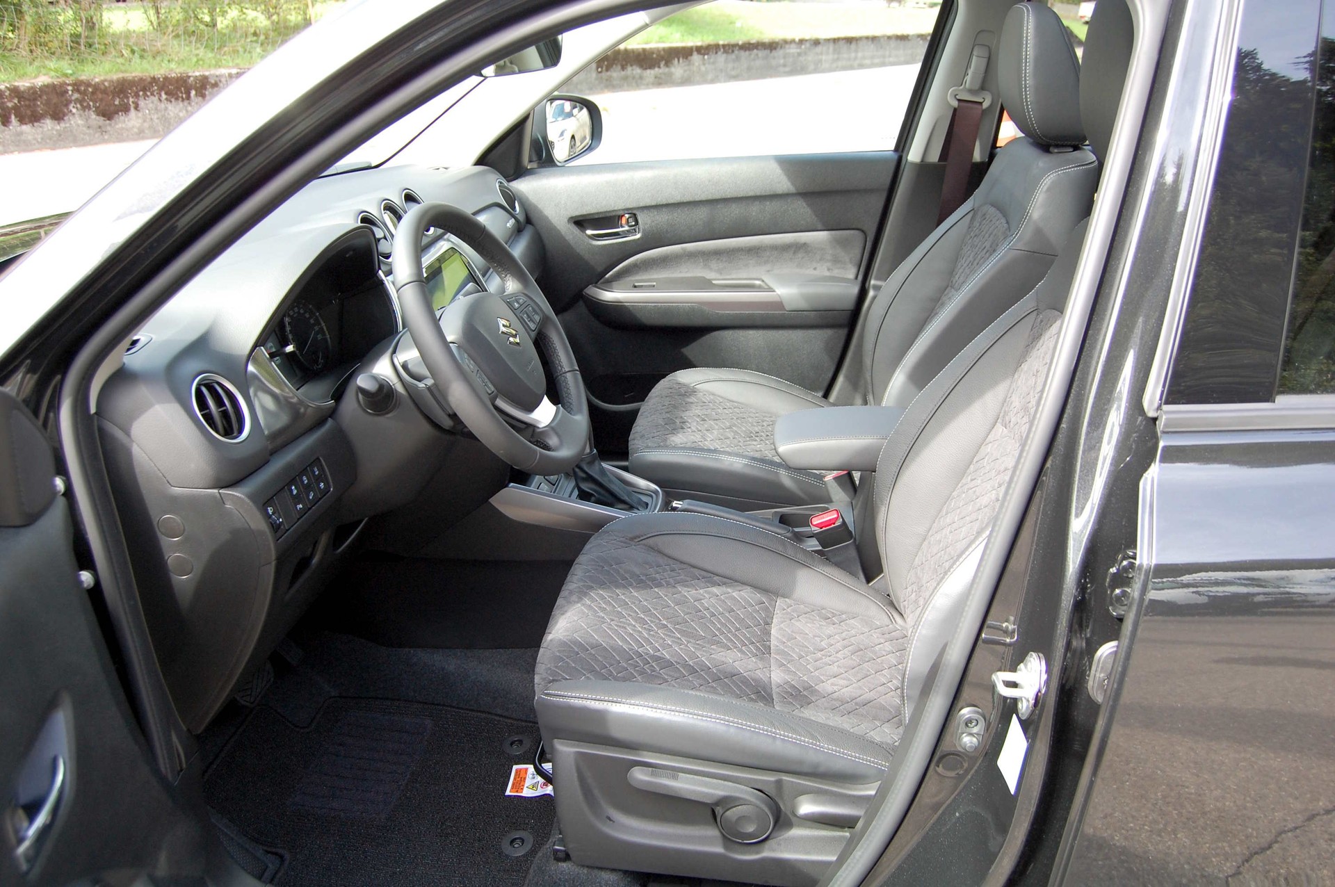 SUZUKI Vitara 1.4 Boosterjet Compact Top 4x4 Hybrid Automatic-image-15