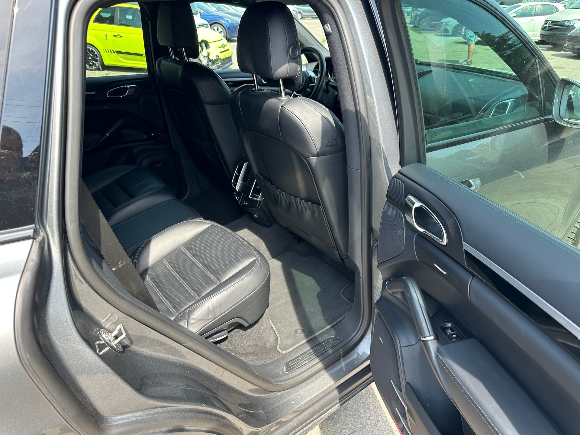 PORSCHE Cayenne S Diesel-image-10