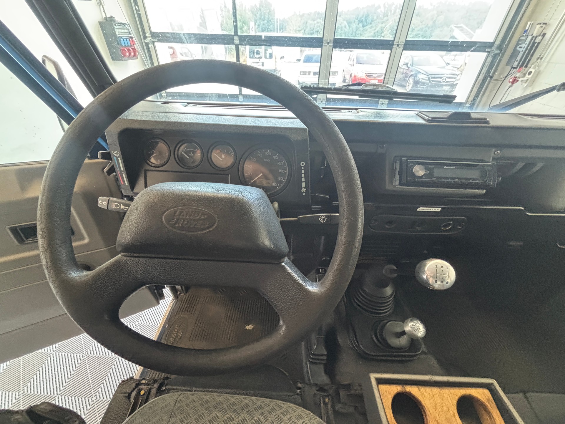 LAND ROVER Defender 110 SW 2.5 Td5-image-6