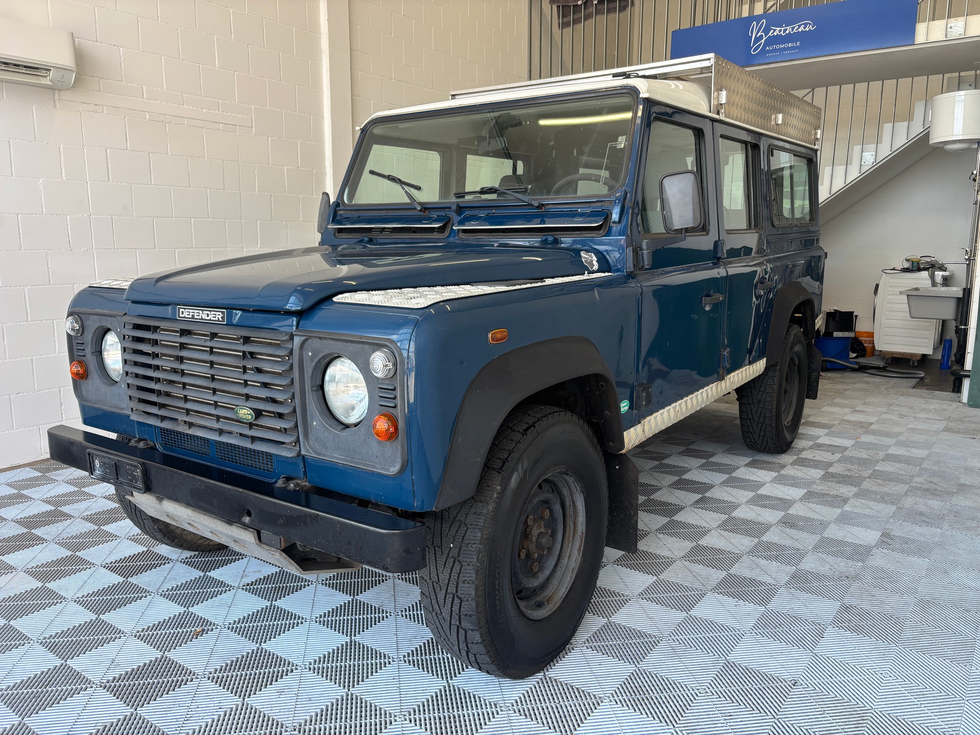 LAND ROVER Defender 110 SW 2.5 Td5-image-0