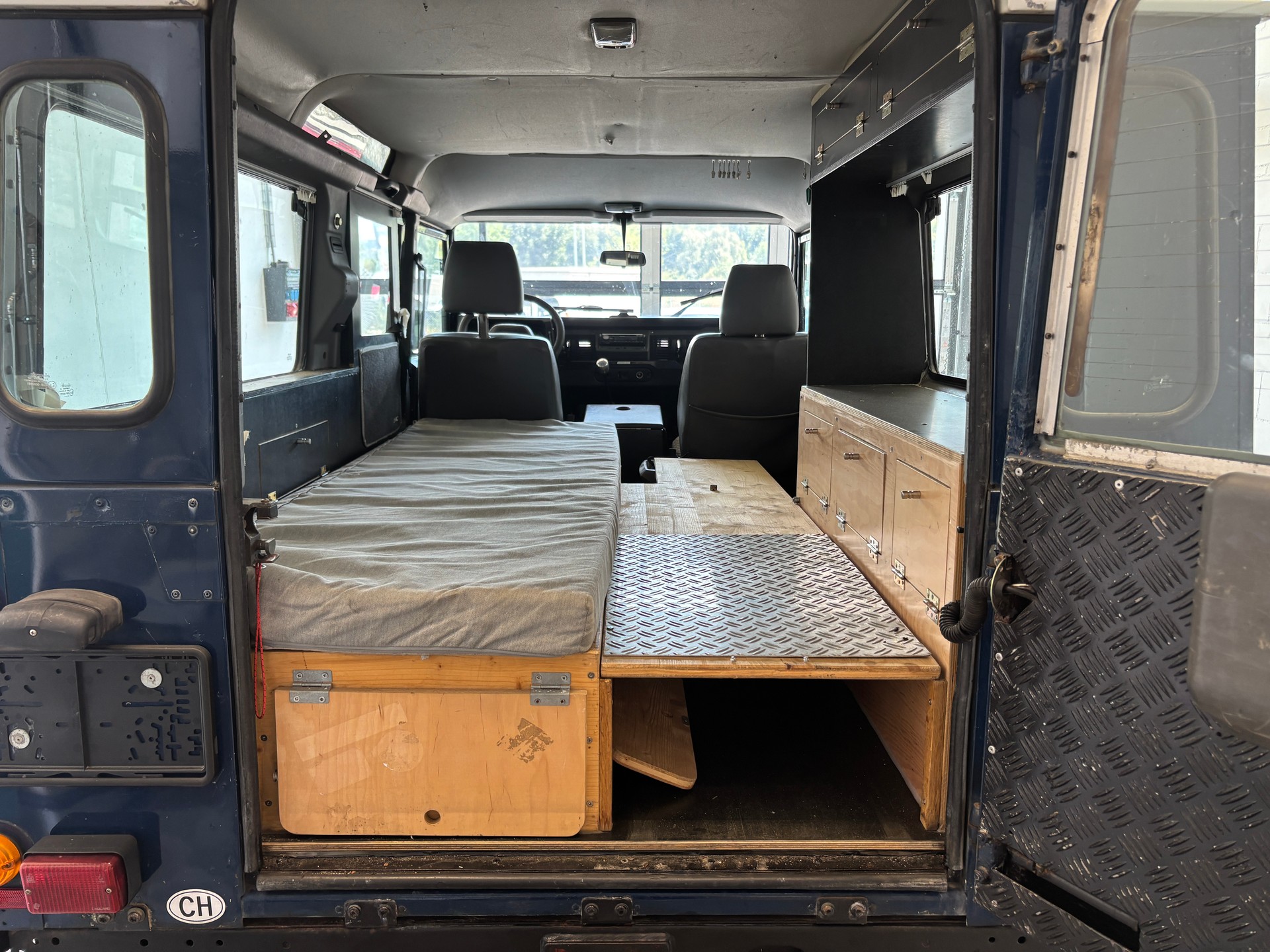 LAND ROVER Defender 110 SW 2.5 Td5-image-9