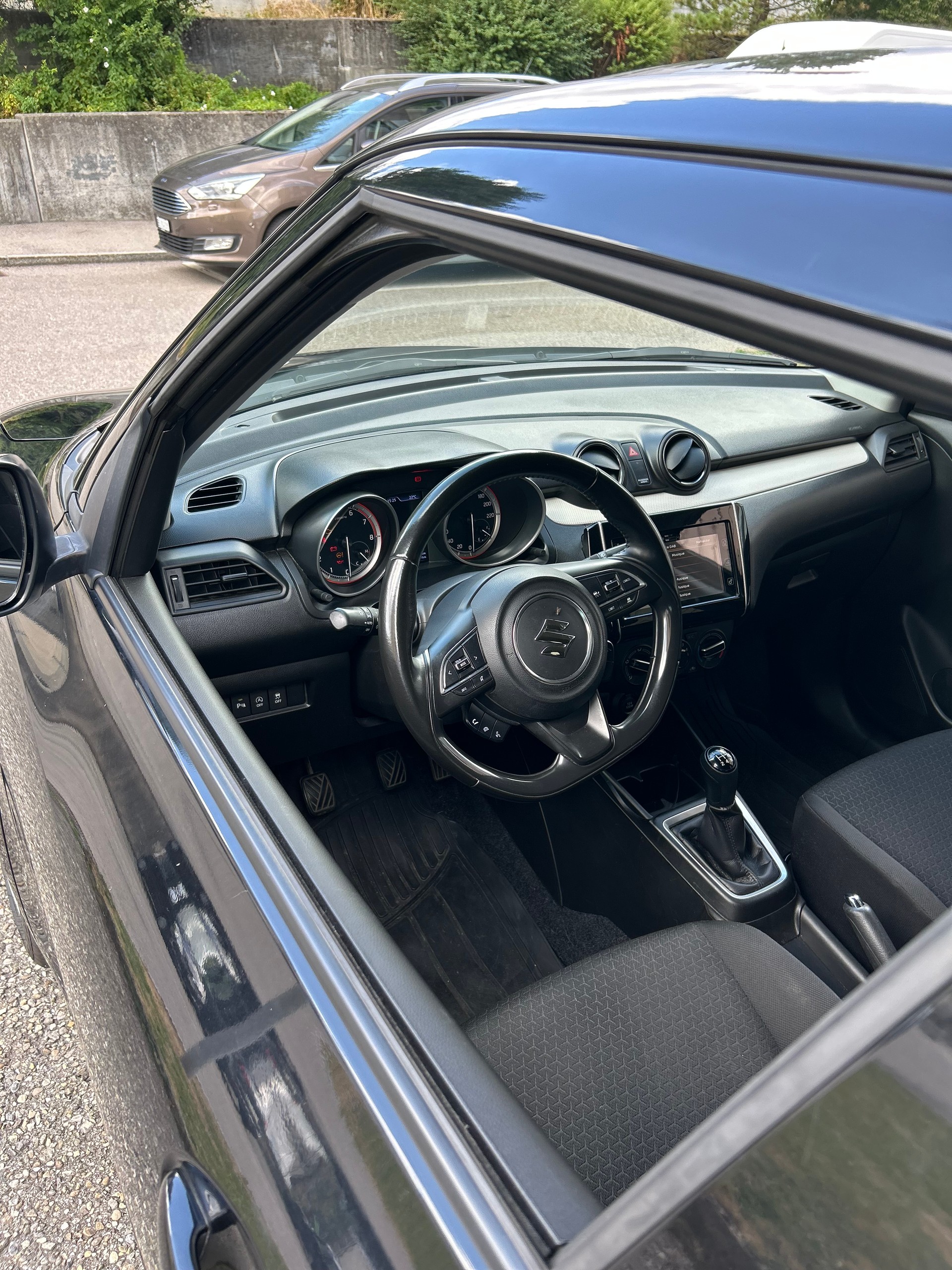 SUZUKI 1.2 Compact Top Hybrid 4x4-image-3