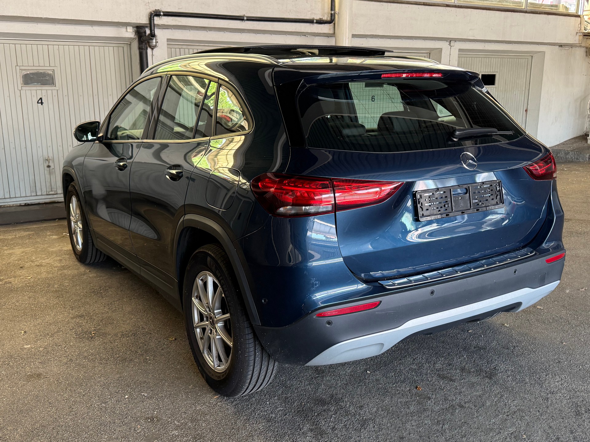 MERCEDES-BENZ GLA 200 Progressive 7G-DCT-image-4