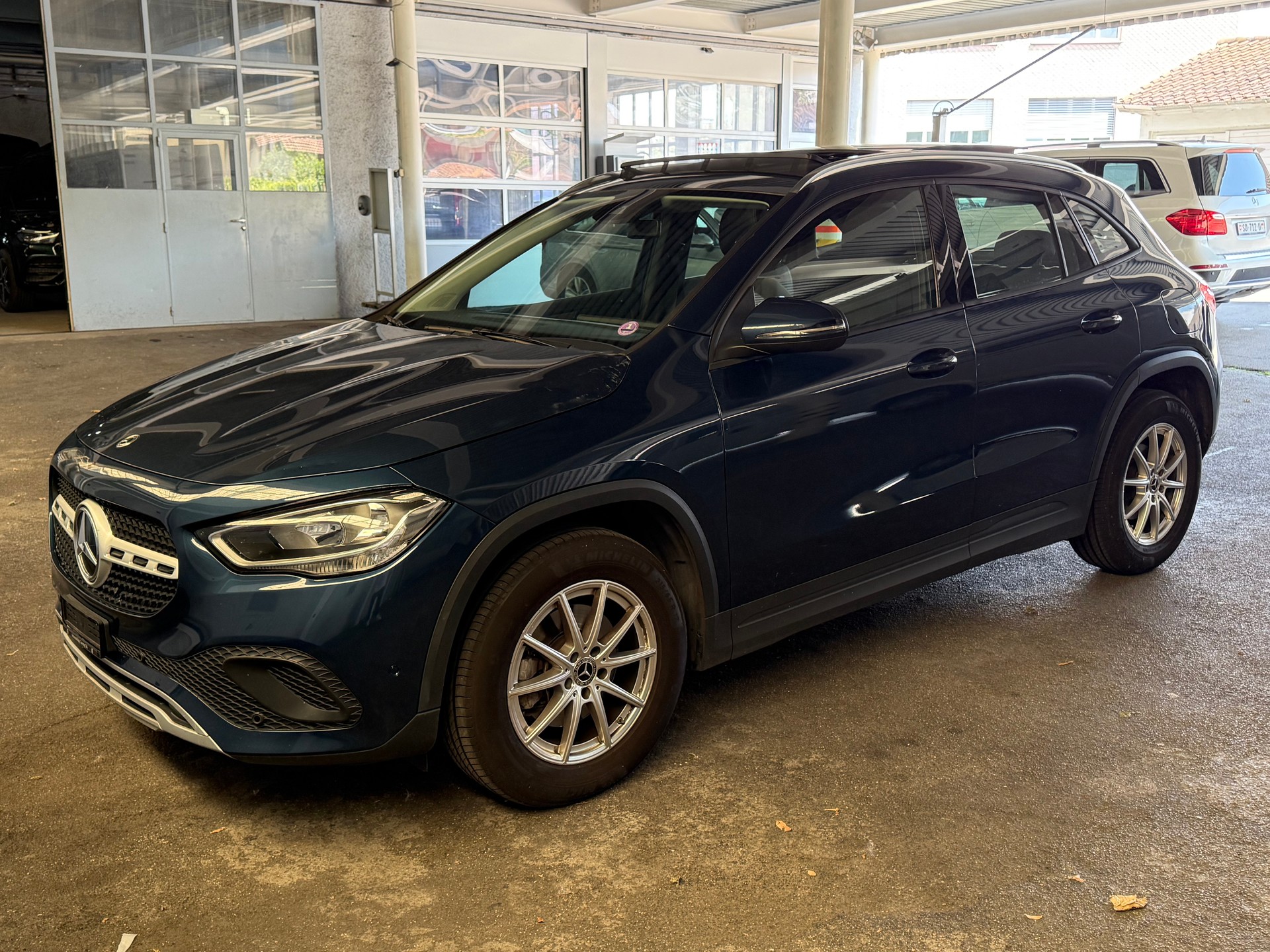 MERCEDES-BENZ GLA 200 Progressive 7G-DCT-image-6