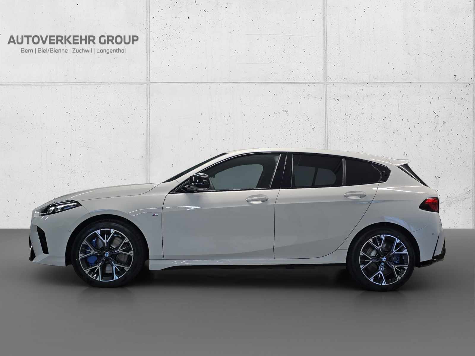 BMW M135 xDrive-showroom-element-1
