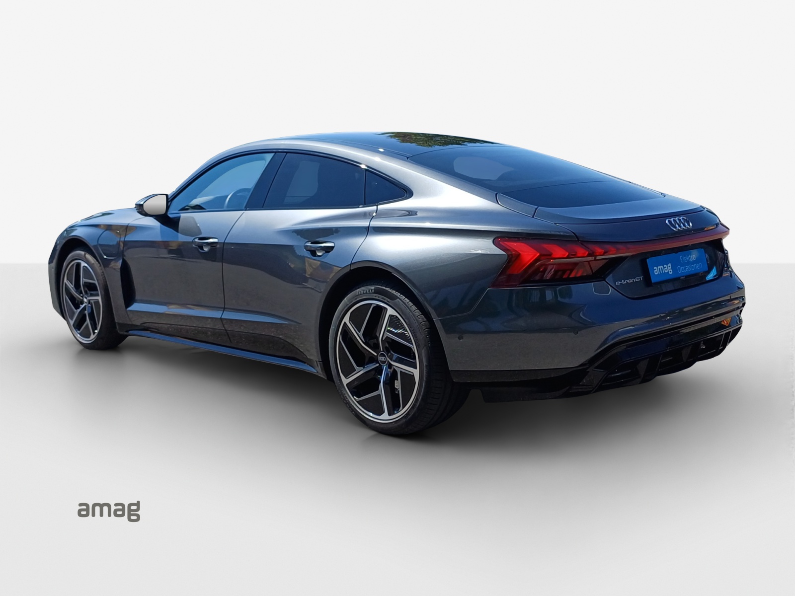 AUDI e-tron GT quattro-showroom-element-2