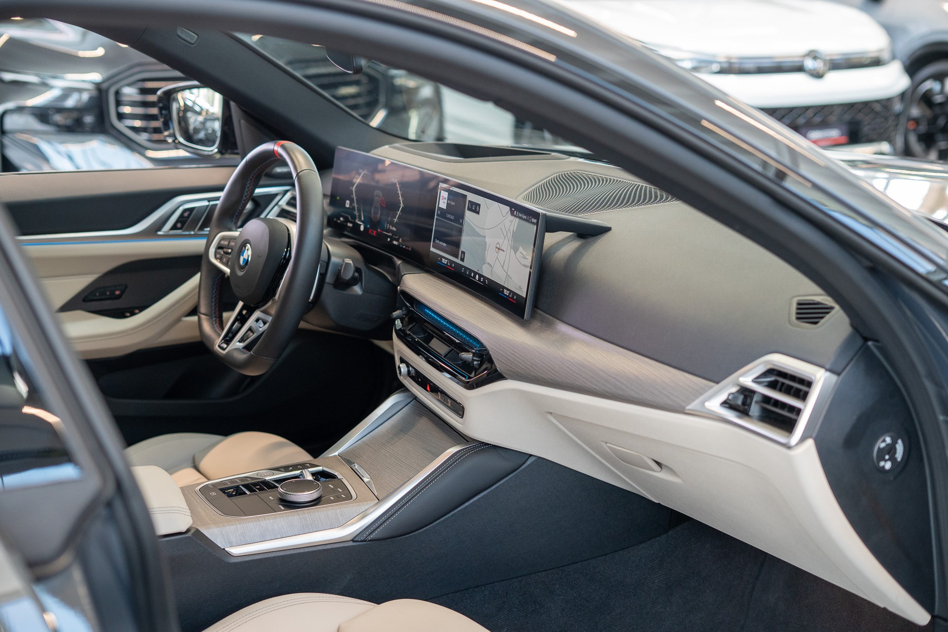 BMW M440i xDrive Gran Coupé / LCI / Panorama-Schiebedach / Head-Up Display-image-14