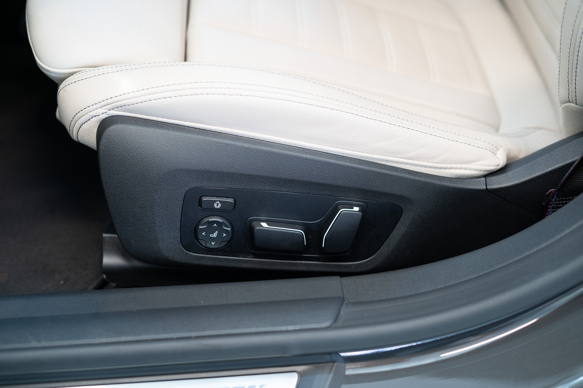 BMW M440i xDrive Gran Coupé / LCI / Panorama-Schiebedach / Head-Up Display-image-17