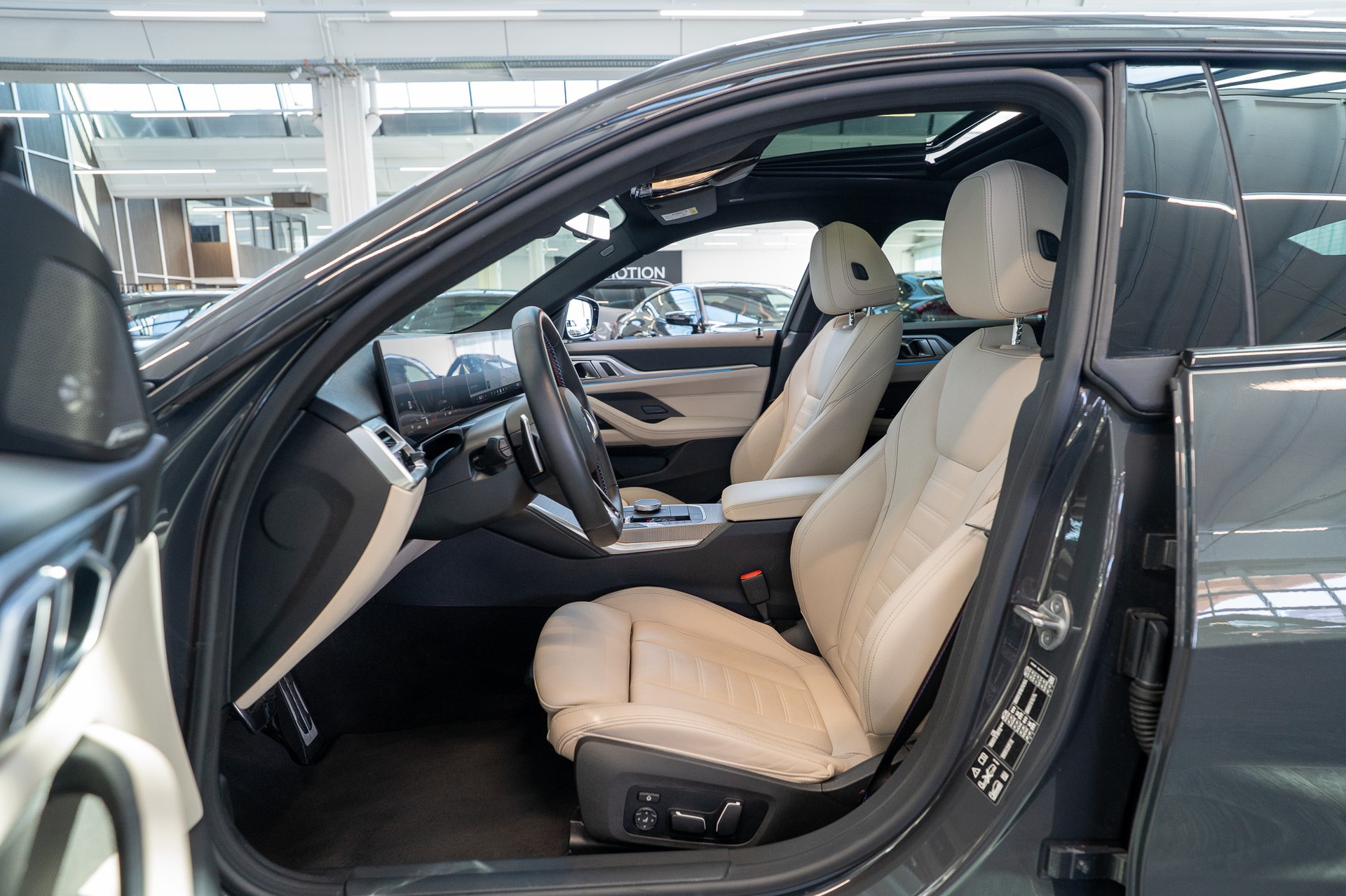 BMW M440i xDrive Gran Coupé / LCI / Panorama-Schiebedach / Head-Up Display-image-9
