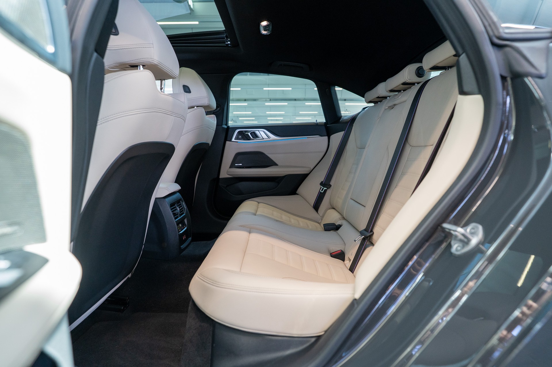 BMW M440i xDrive Gran Coupé / LCI / Panorama-Schiebedach / Head-Up Display-image-11