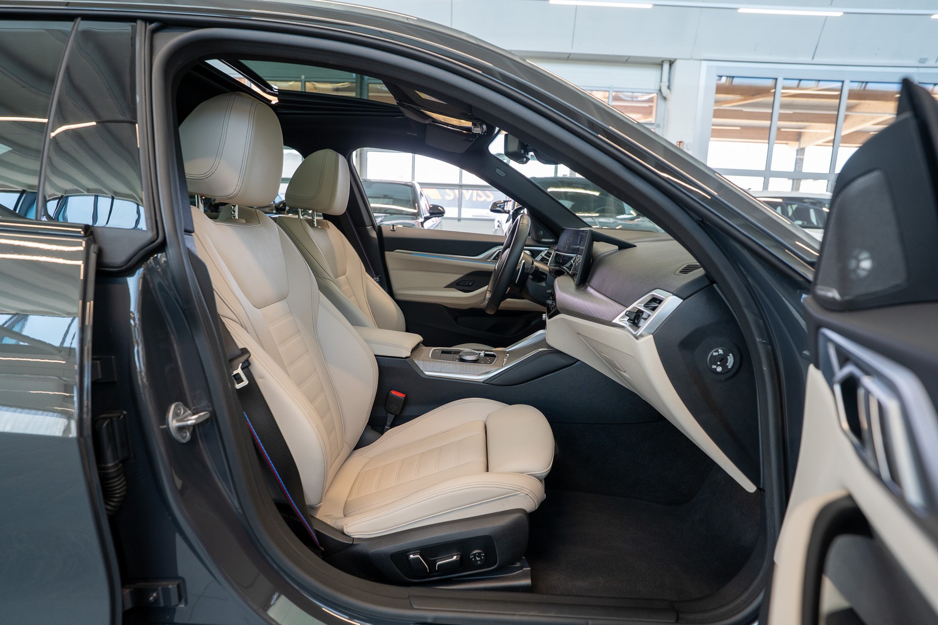 BMW M440i xDrive Gran Coupé / LCI / Panorama-Schiebedach / Head-Up Display-image-13