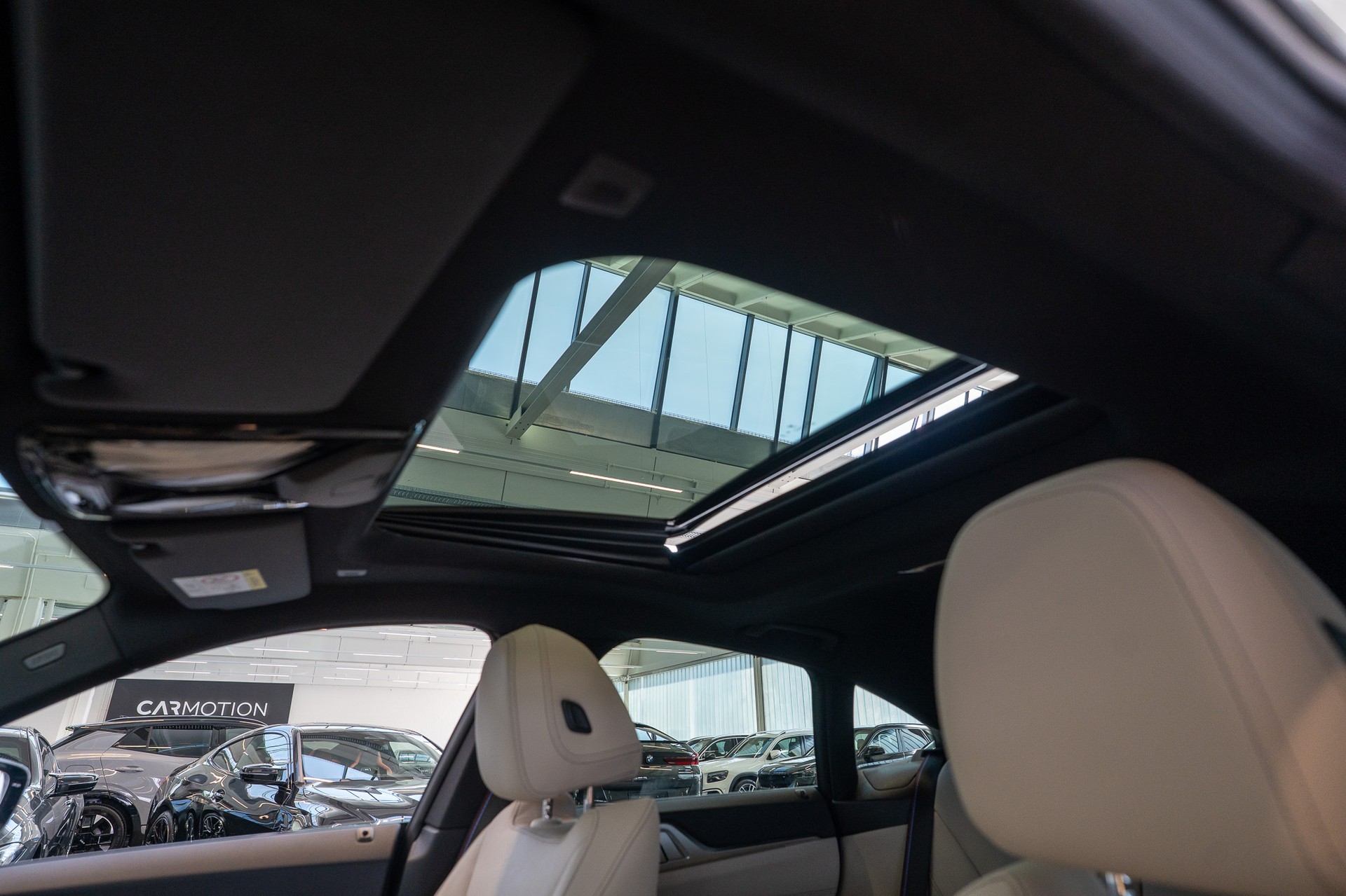 BMW M440i xDrive Gran Coupé / LCI / Panorama-Schiebedach / Head-Up Display-image-10
