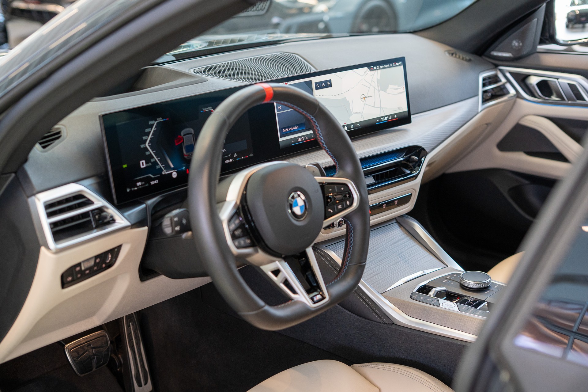 BMW M440i xDrive Gran Coupé / LCI / Panorama-Schiebedach / Head-Up Display-image-8