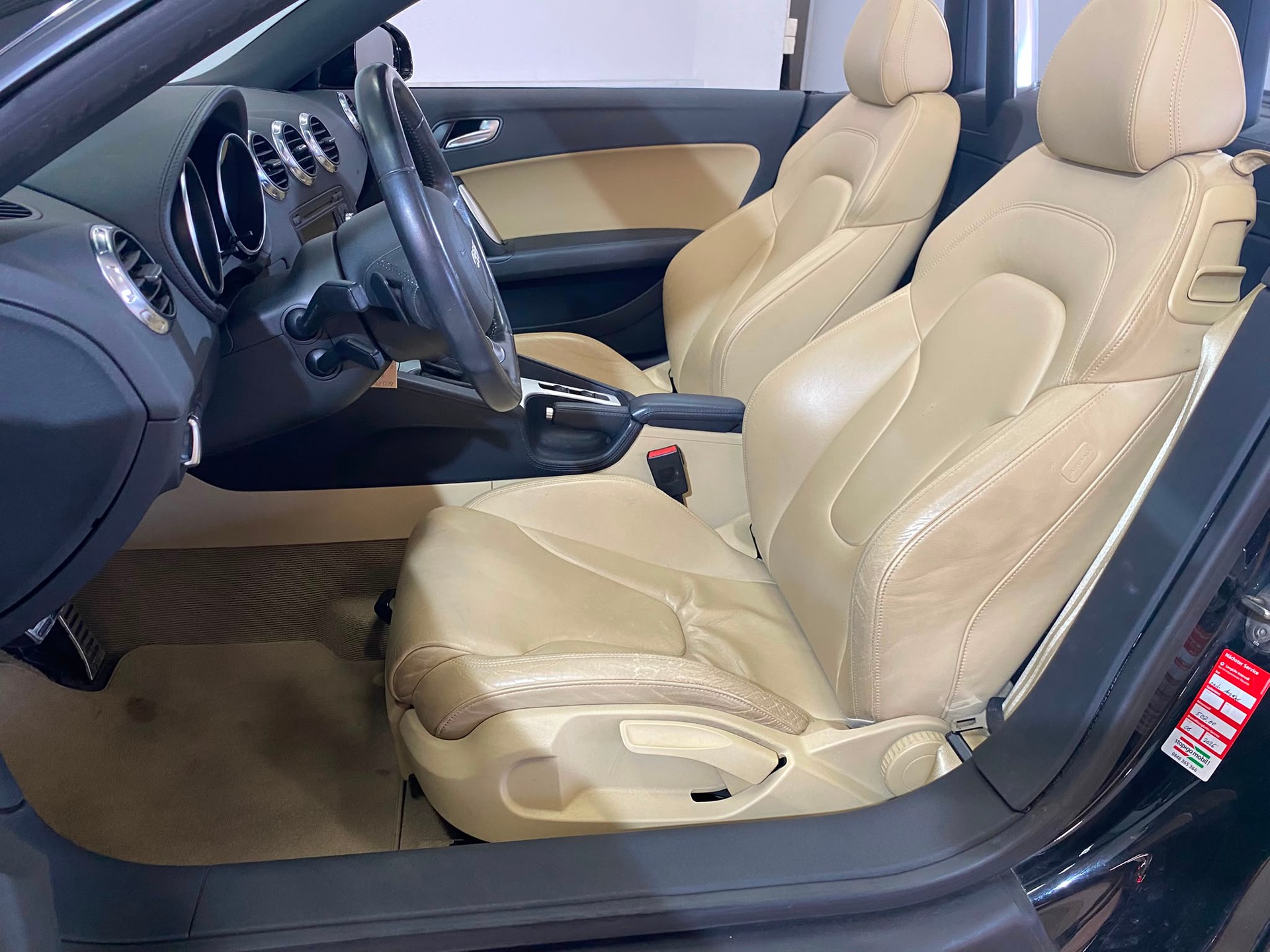 AUDI TT Roadster 3.2 quattro-image-9