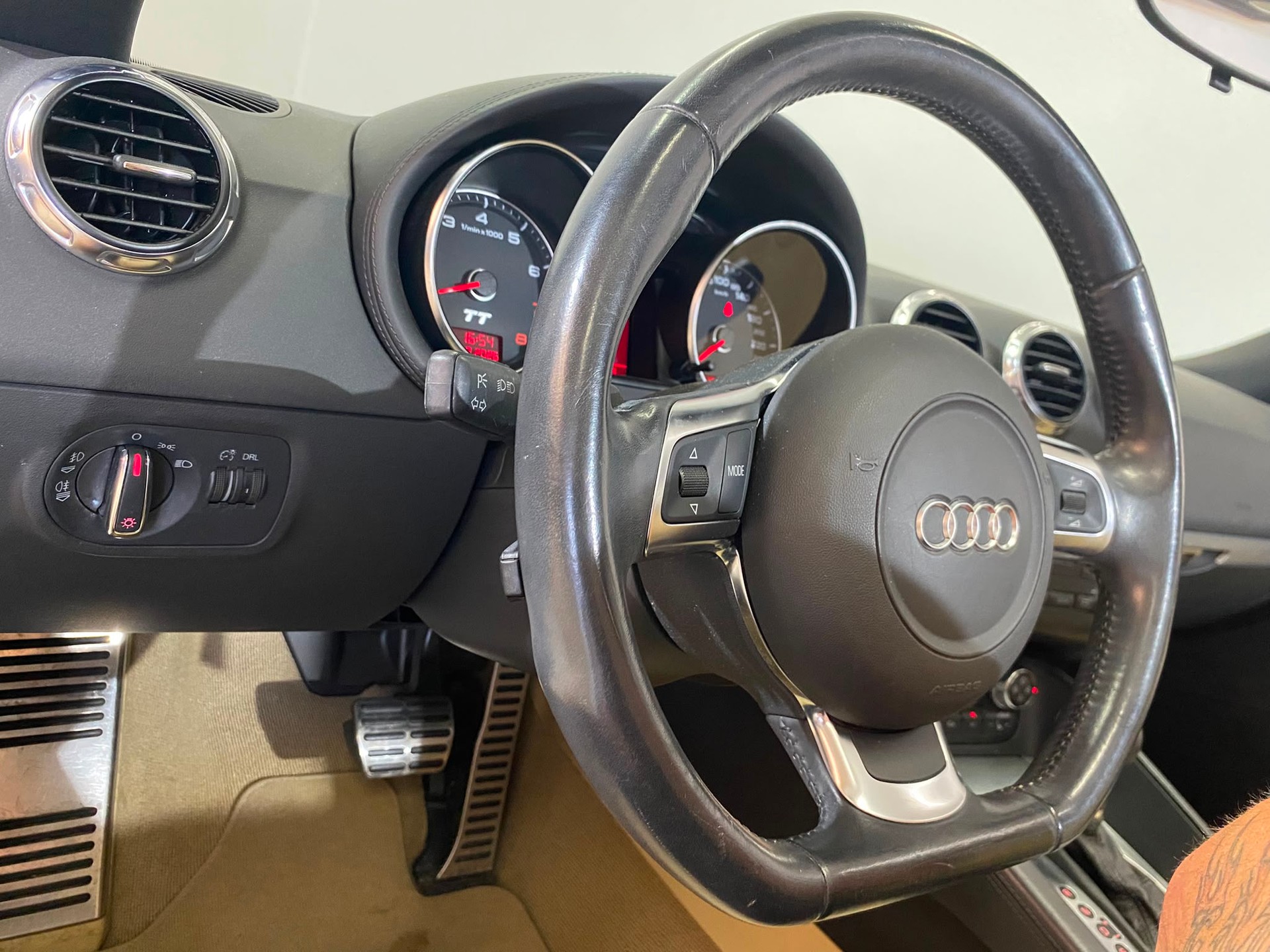 AUDI TT Roadster 3.2 quattro-image-10