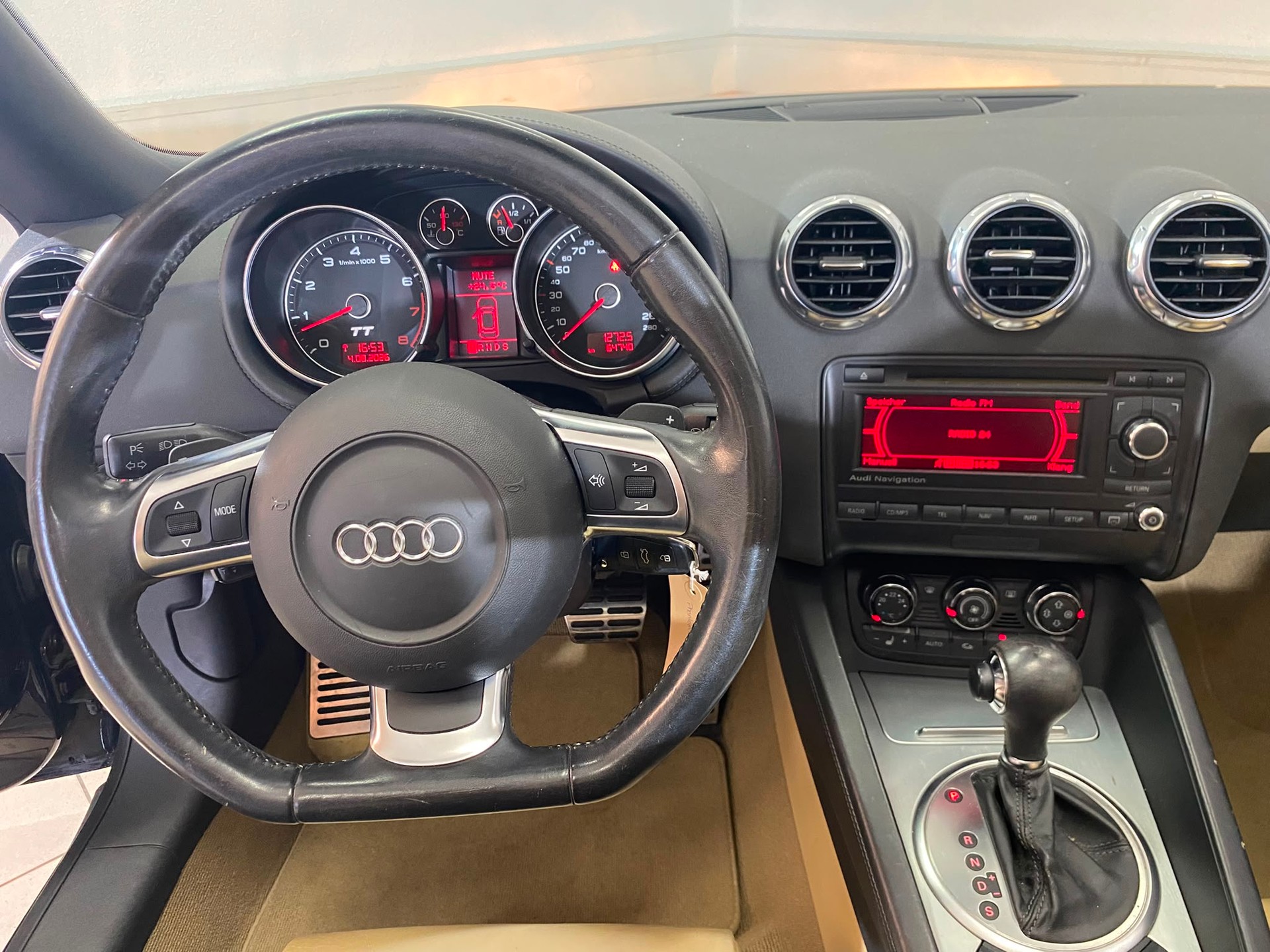 AUDI TT Roadster 3.2 quattro-image-11