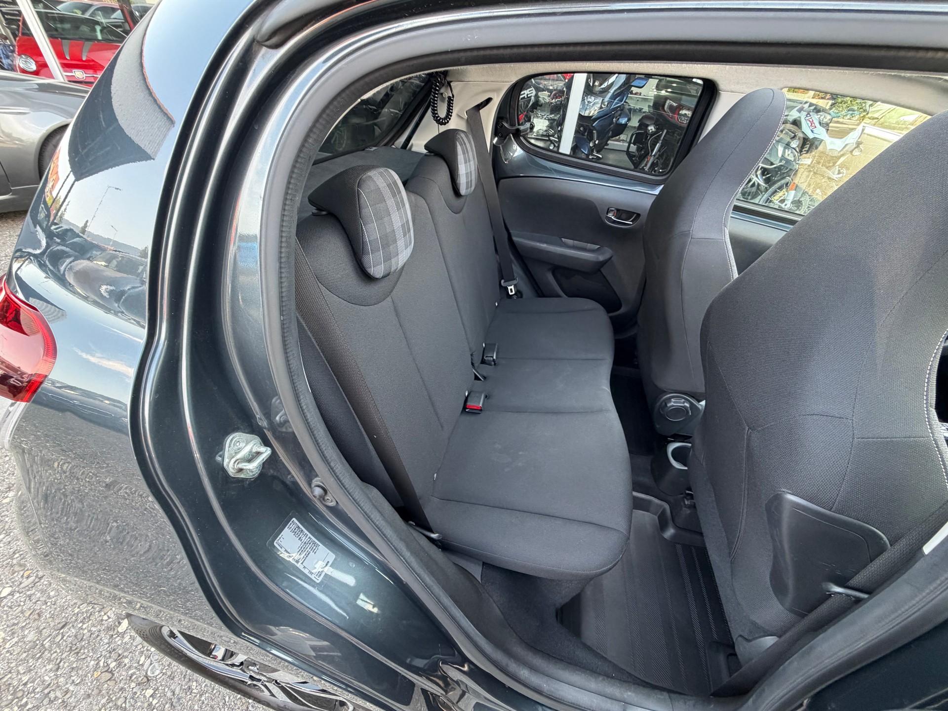 PEUGEOT 108 e-1.0 VTi Stop&Start Allure Top-image-11