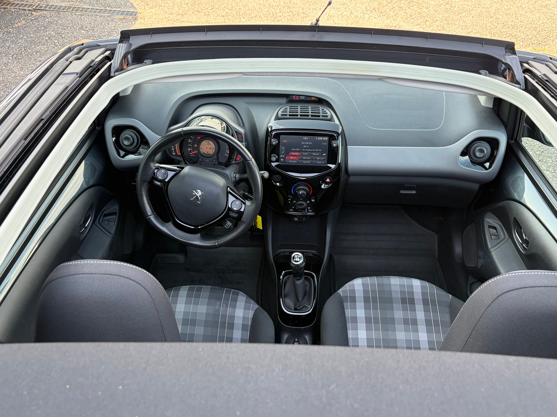 PEUGEOT 108 e-1.0 VTi Stop&Start Allure Top-image-13