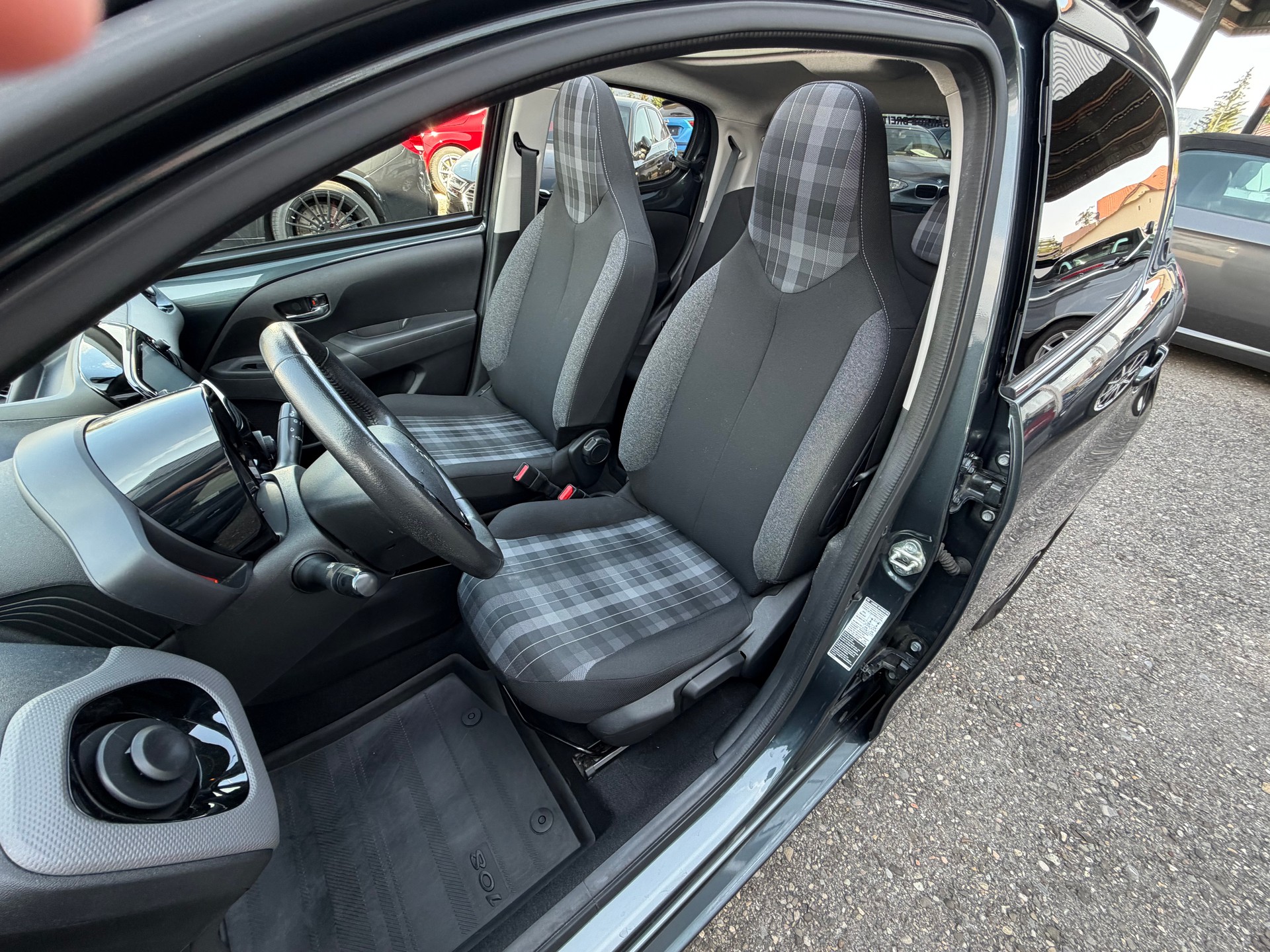 PEUGEOT 108 e-1.0 VTi Stop&Start Allure Top-image-8