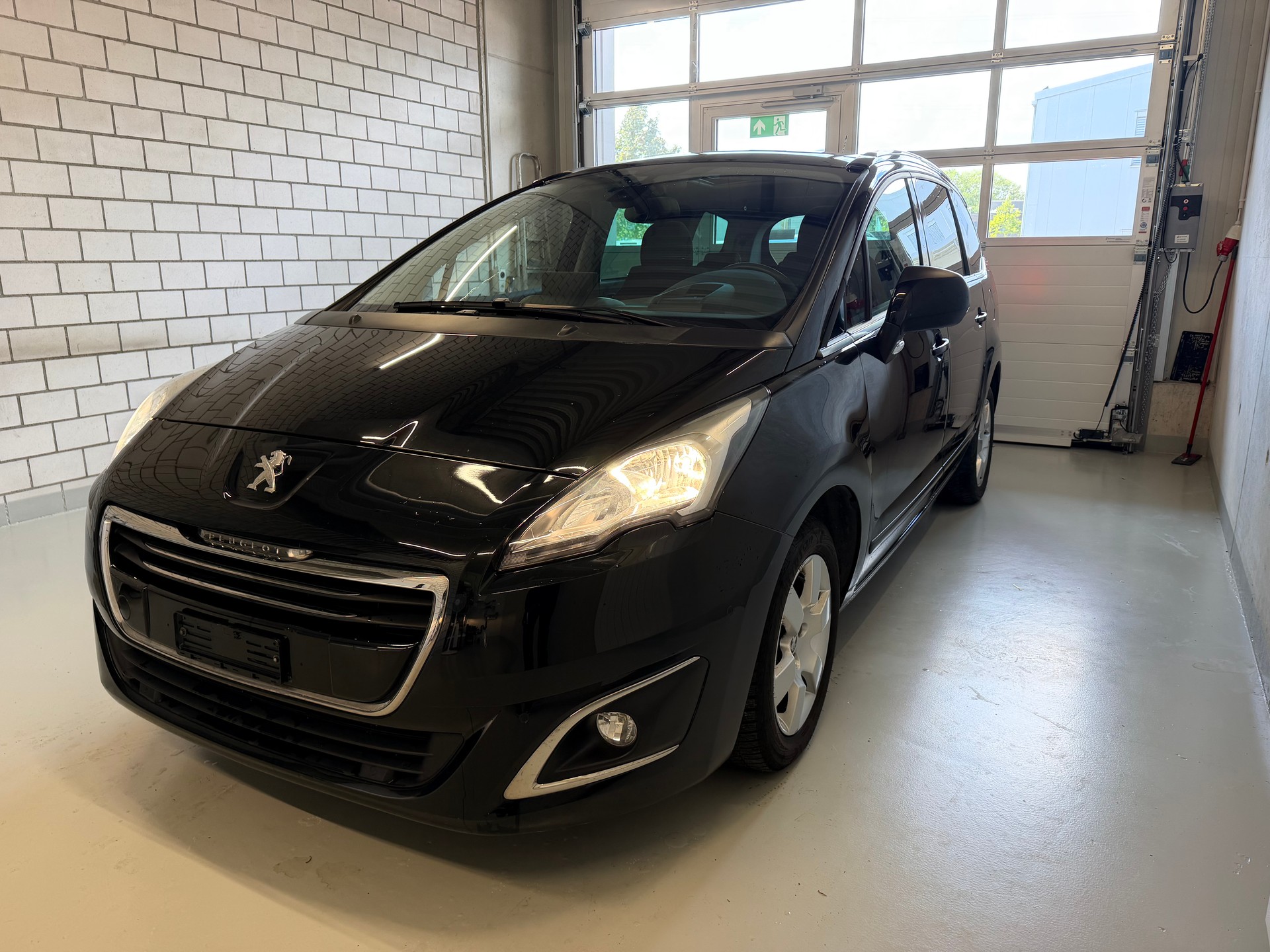PEUGEOT 5008 1.2 Pure Tech Allure 7-Plätzer