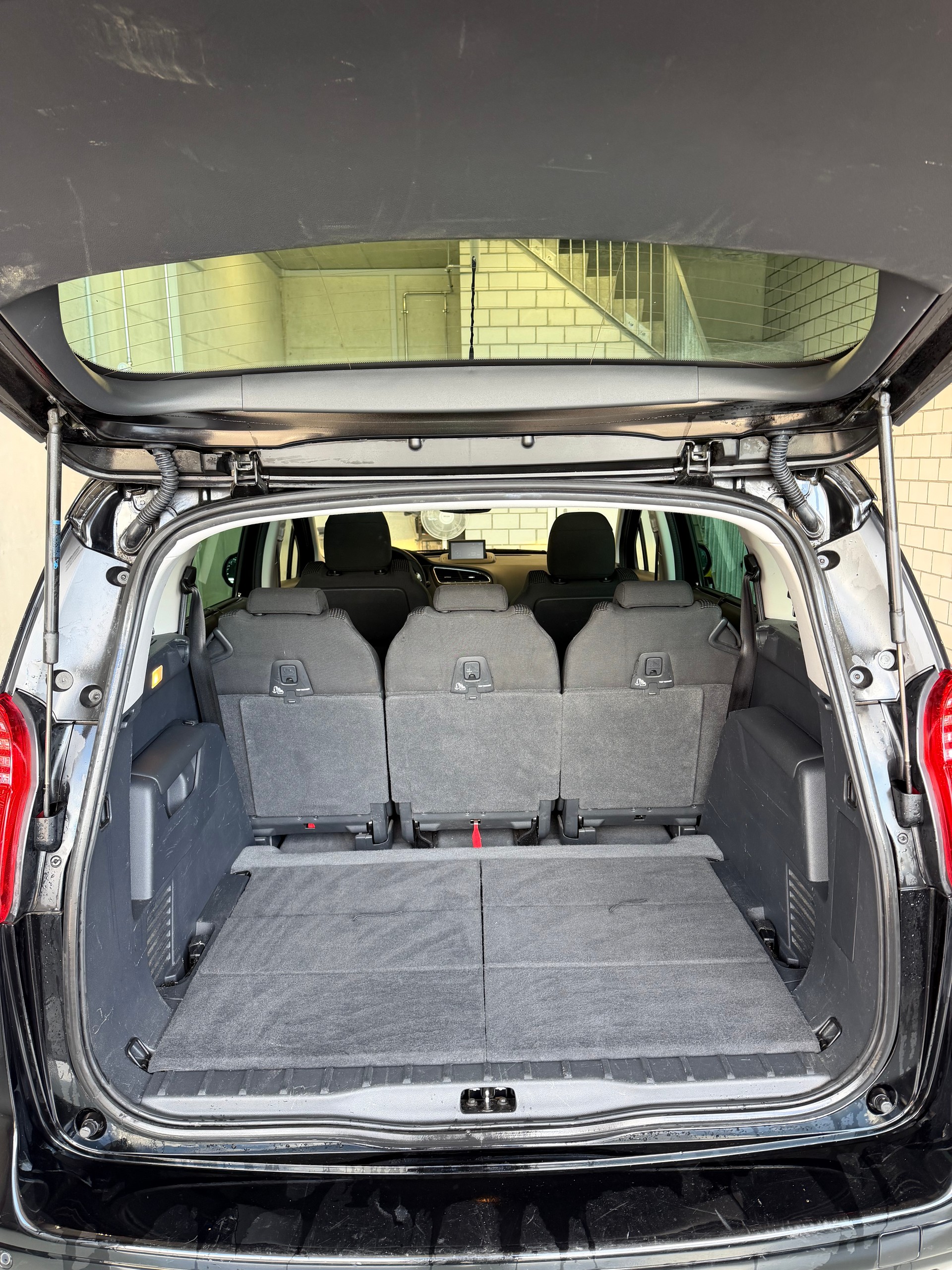 PEUGEOT 5008 1.2 Pure Tech Allure 7-Plätzer-image-4