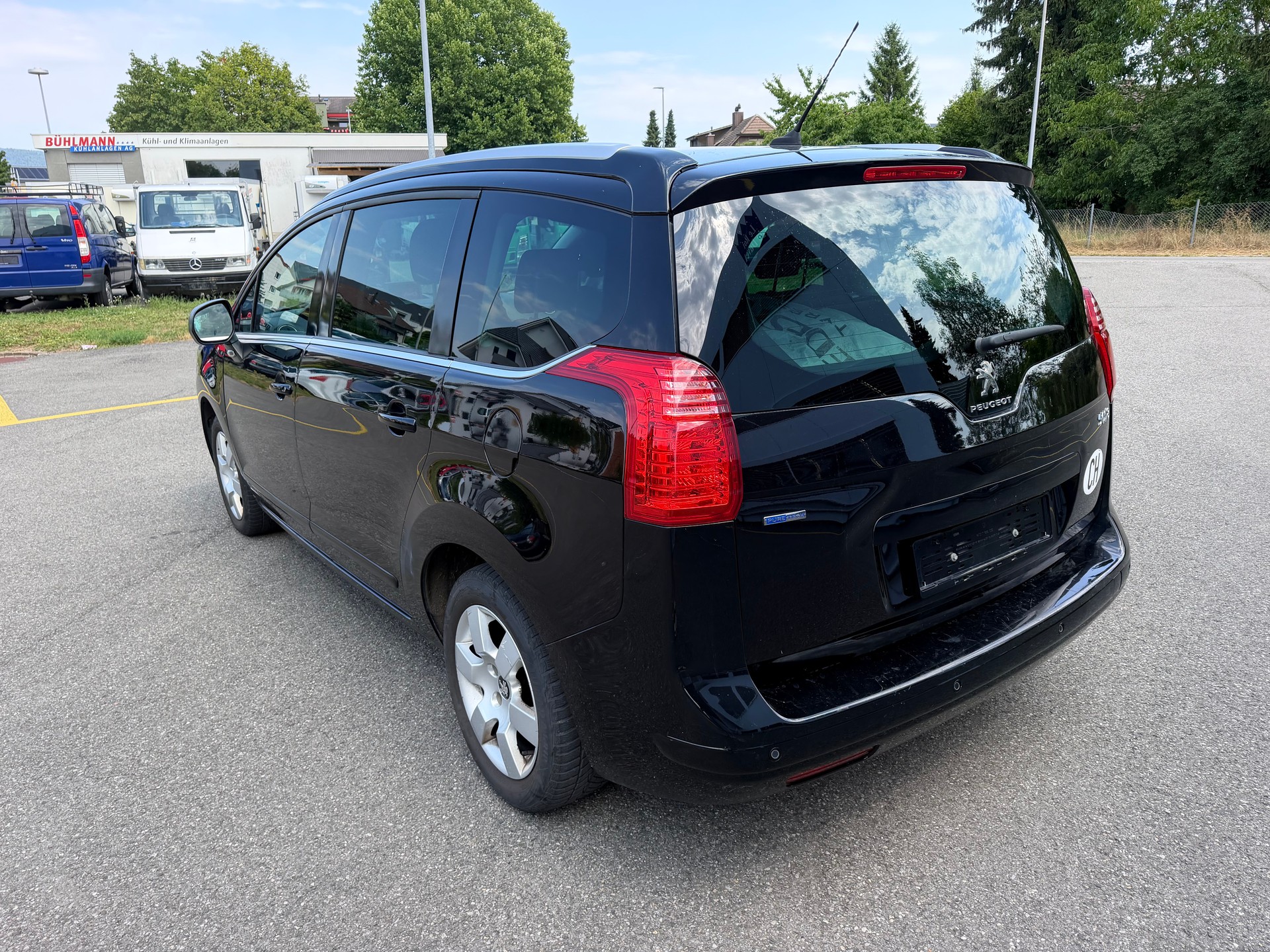 PEUGEOT 5008 1.2 Pure Tech Allure-image-3