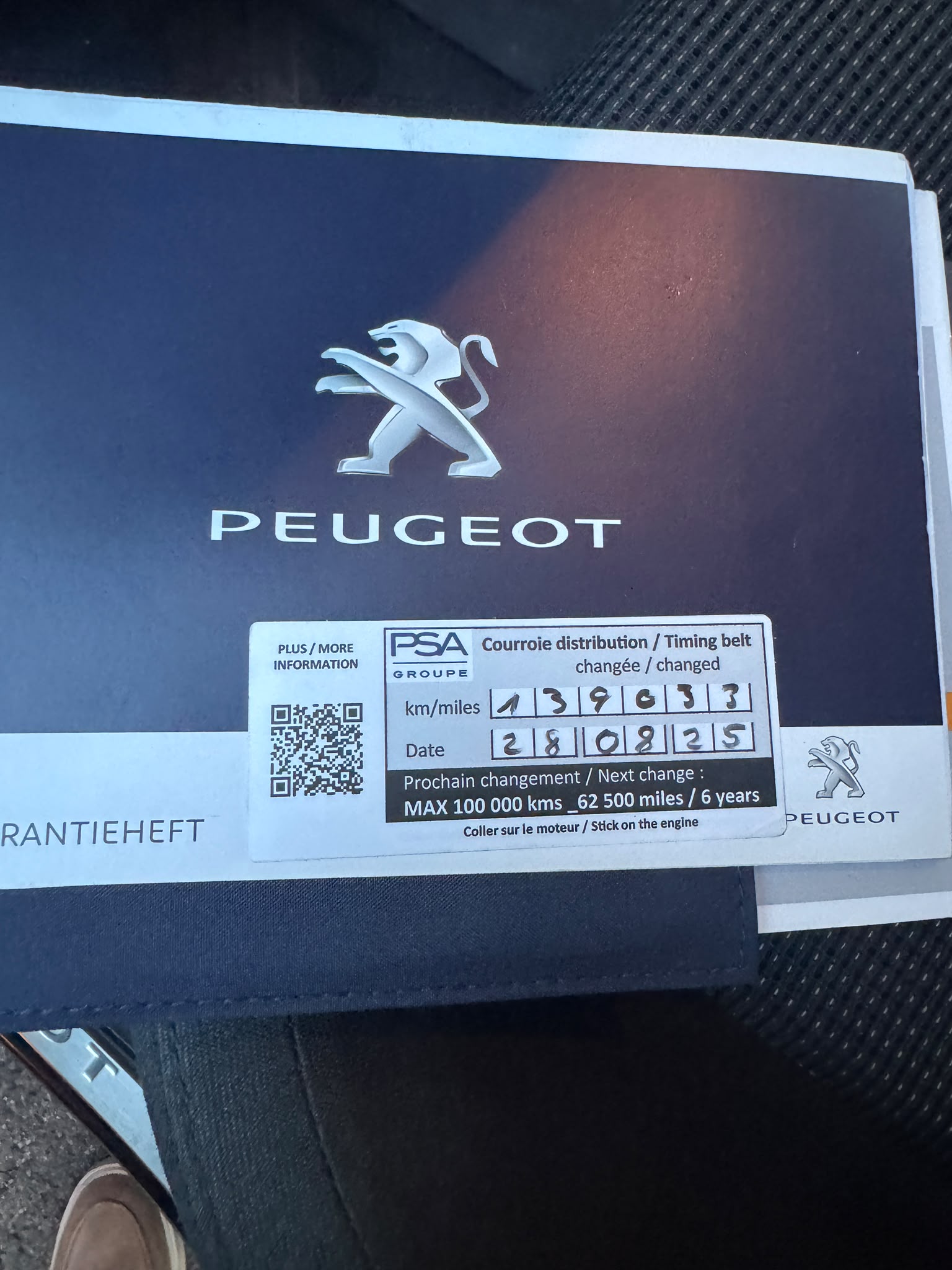 PEUGEOT 5008 1.2 Pure Tech Allure-image-12