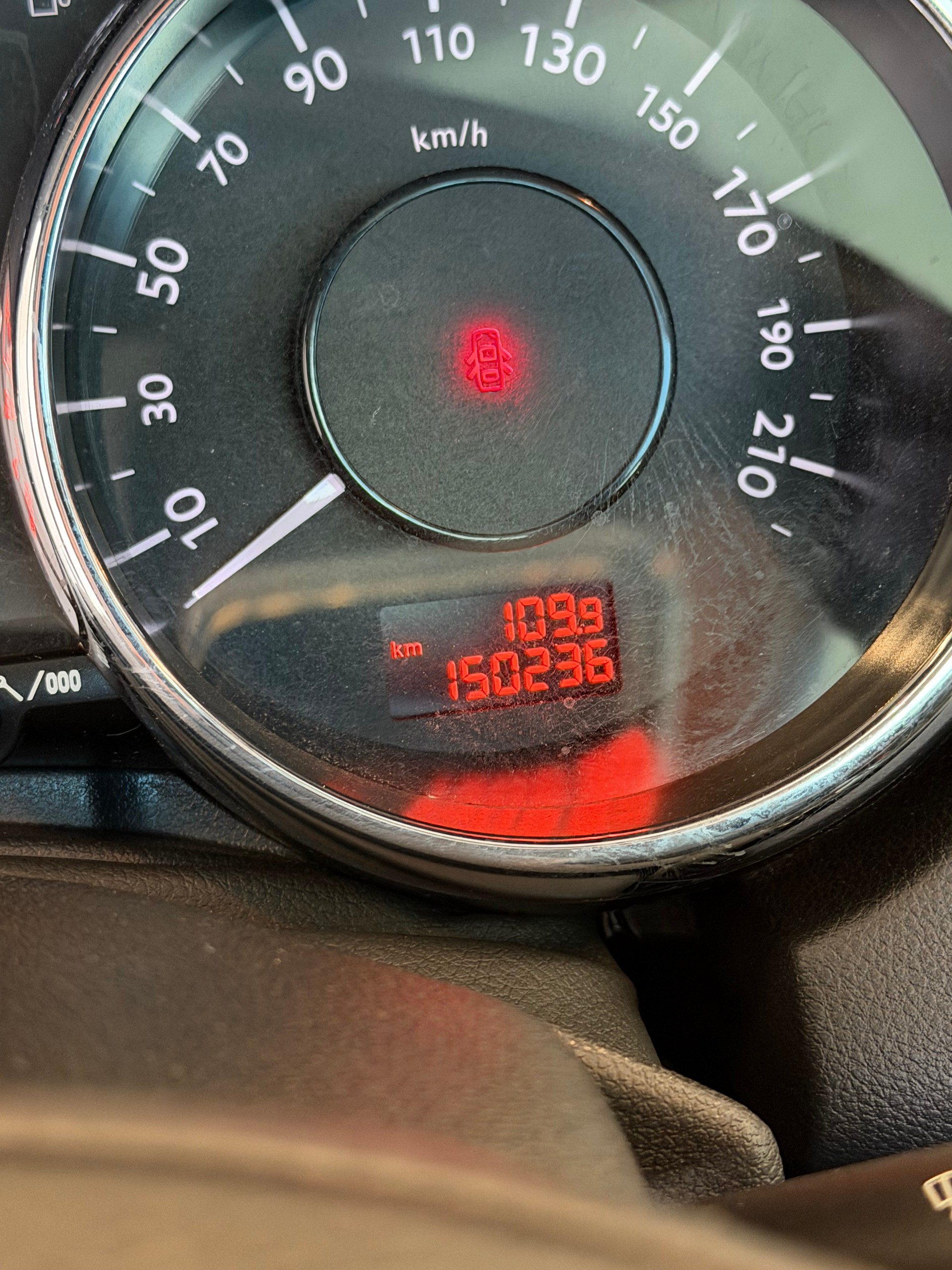 PEUGEOT 5008 1.2 Pure Tech Allure 7-Plätzer-image-9