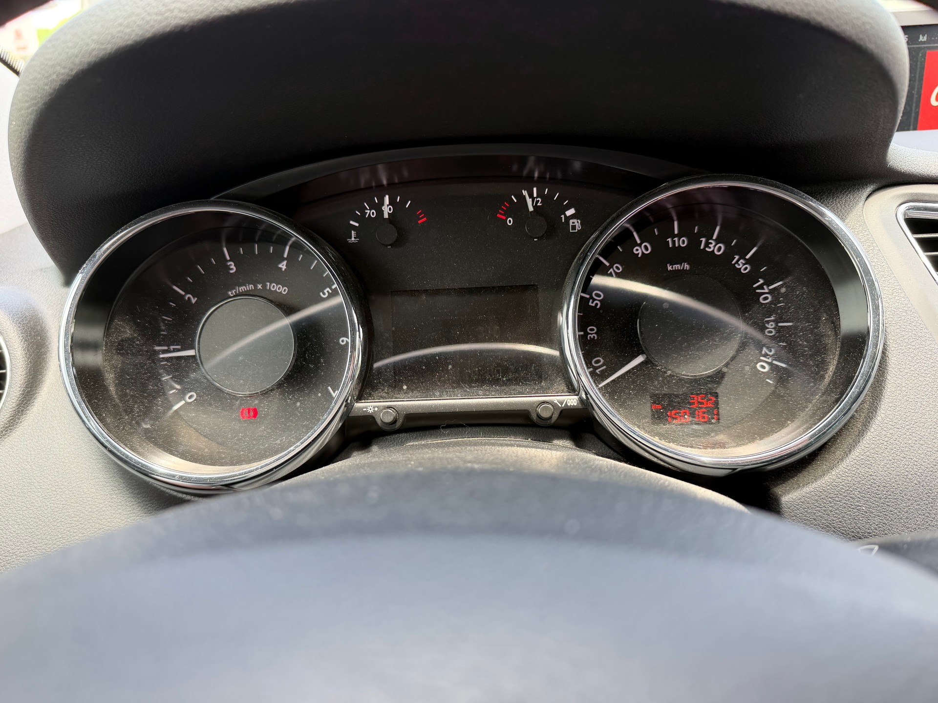 PEUGEOT 5008 1.2 Pure Tech Allure-image-10
