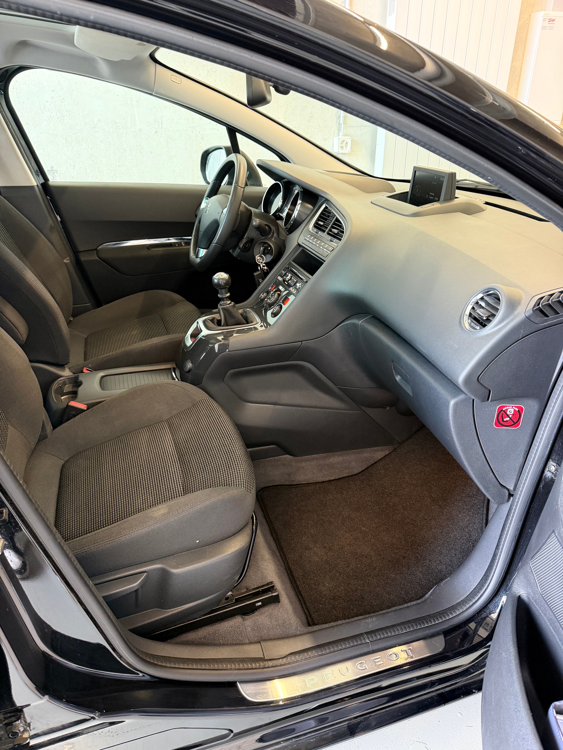 PEUGEOT 5008 1.2 Pure Tech Allure 7-Plätzer-image-6