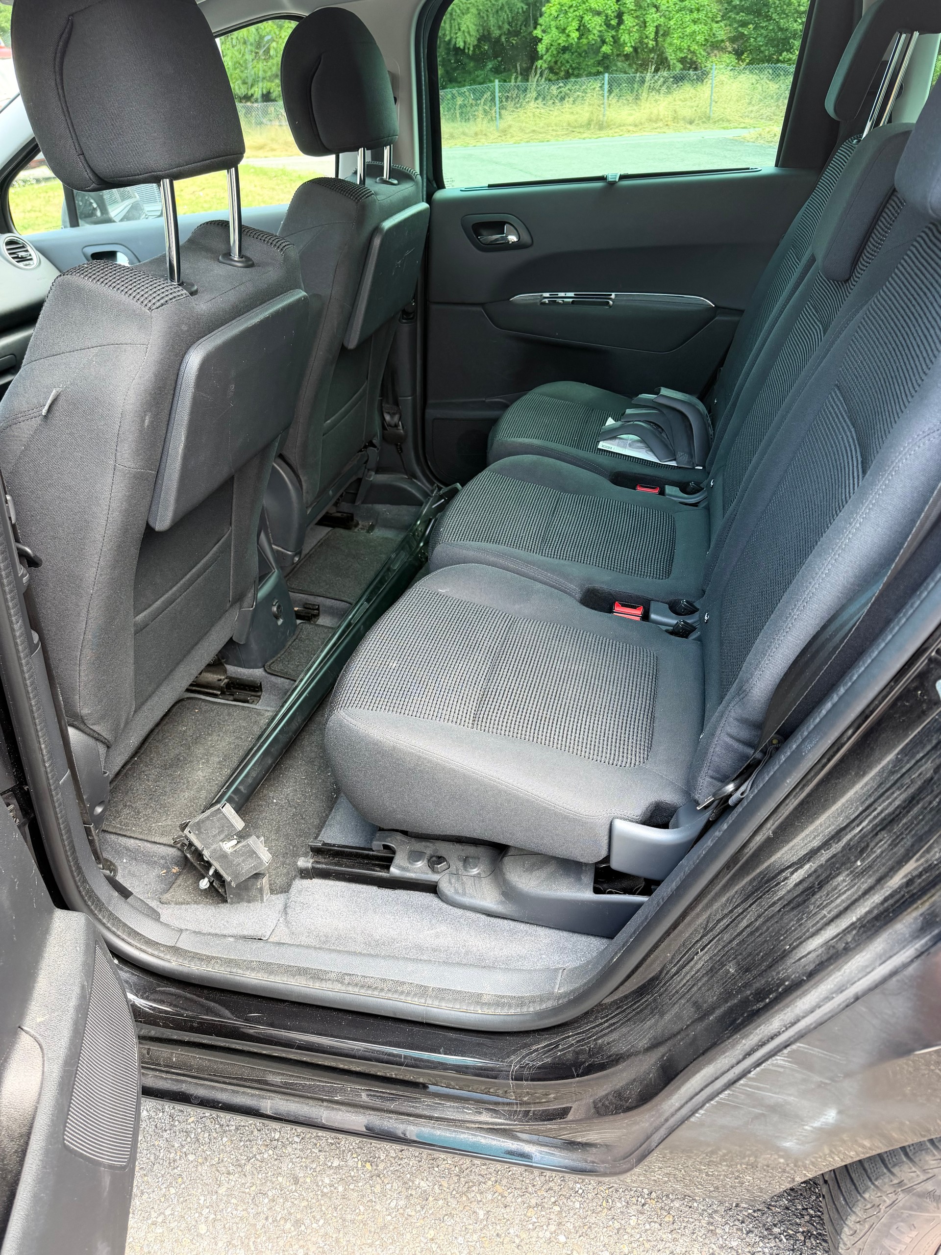 PEUGEOT 5008 1.2 Pure Tech Allure-image-7