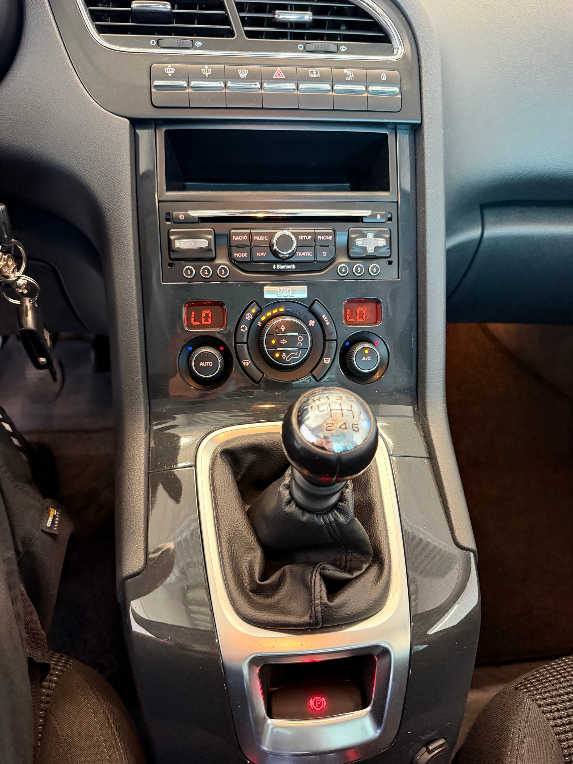 PEUGEOT 5008 1.2 Pure Tech Allure 7-Plätzer-image-10