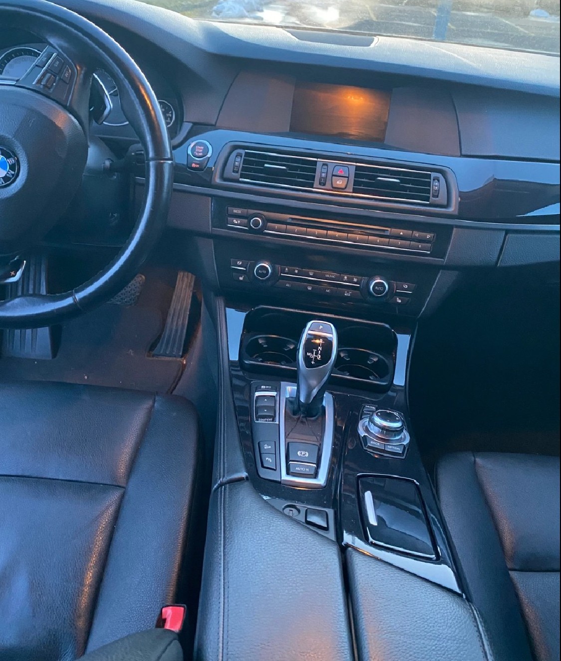 BMW 528i xDrive Steptronic-image-2