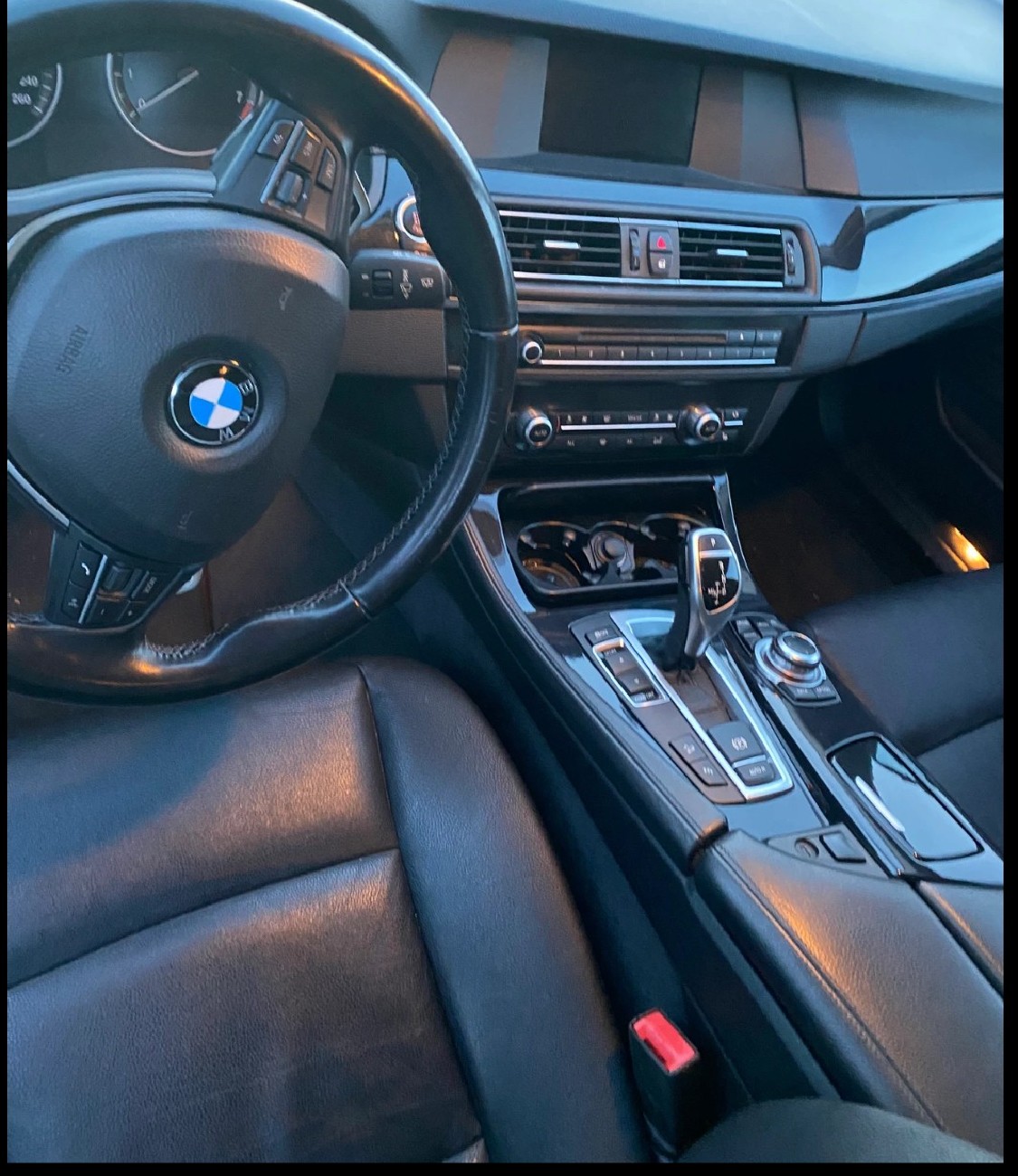 BMW 528i xDrive Steptronic-image-12