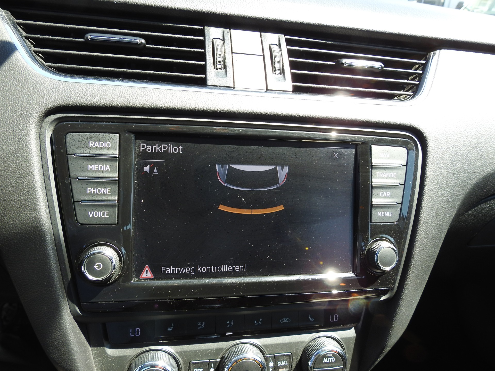 SKODA Octavia Combi 2.0 TDI Scout 4x4 DSG-image-22