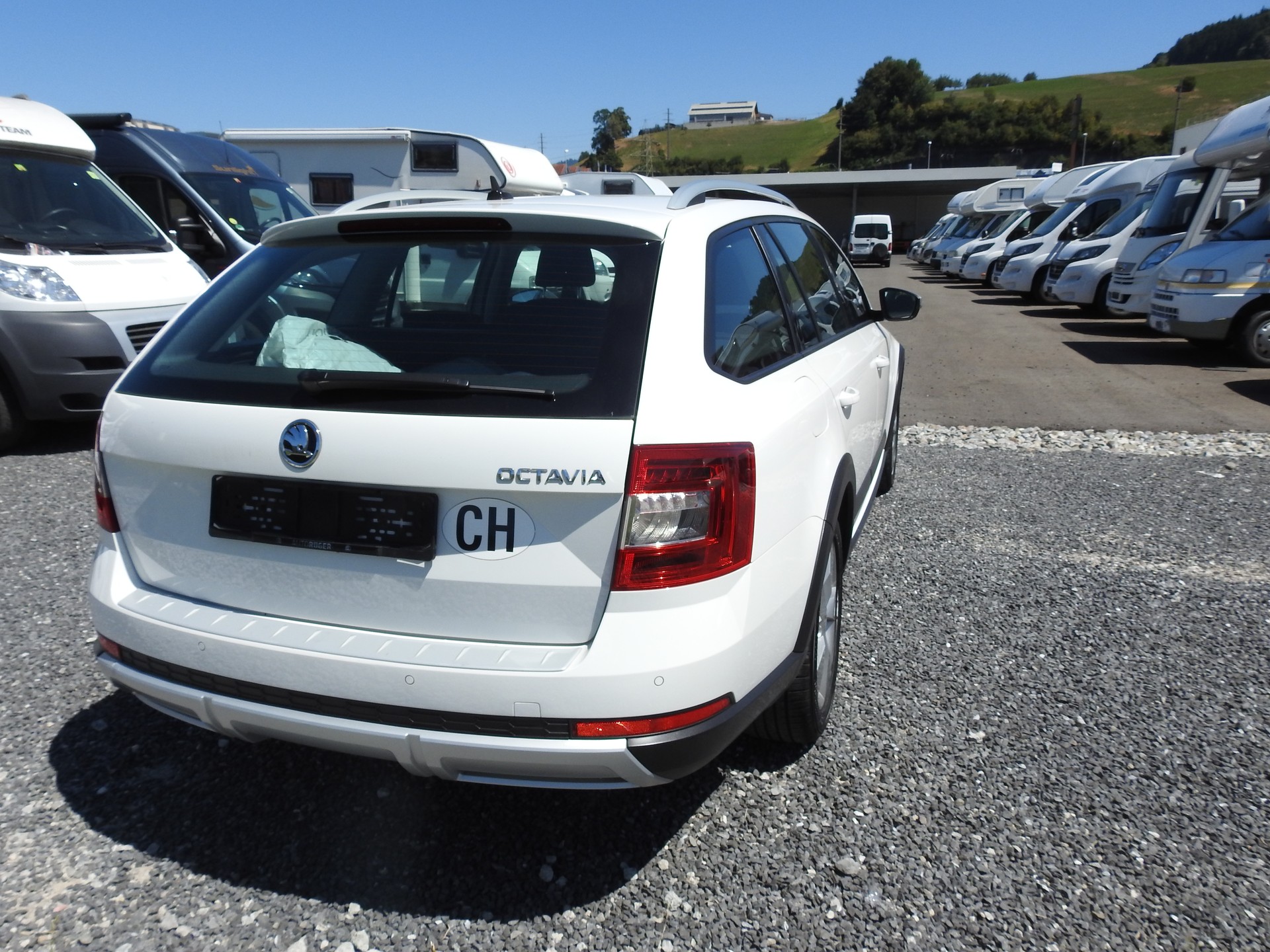 SKODA Octavia Combi 2.0 TDI Scout 4x4 DSG-image-5