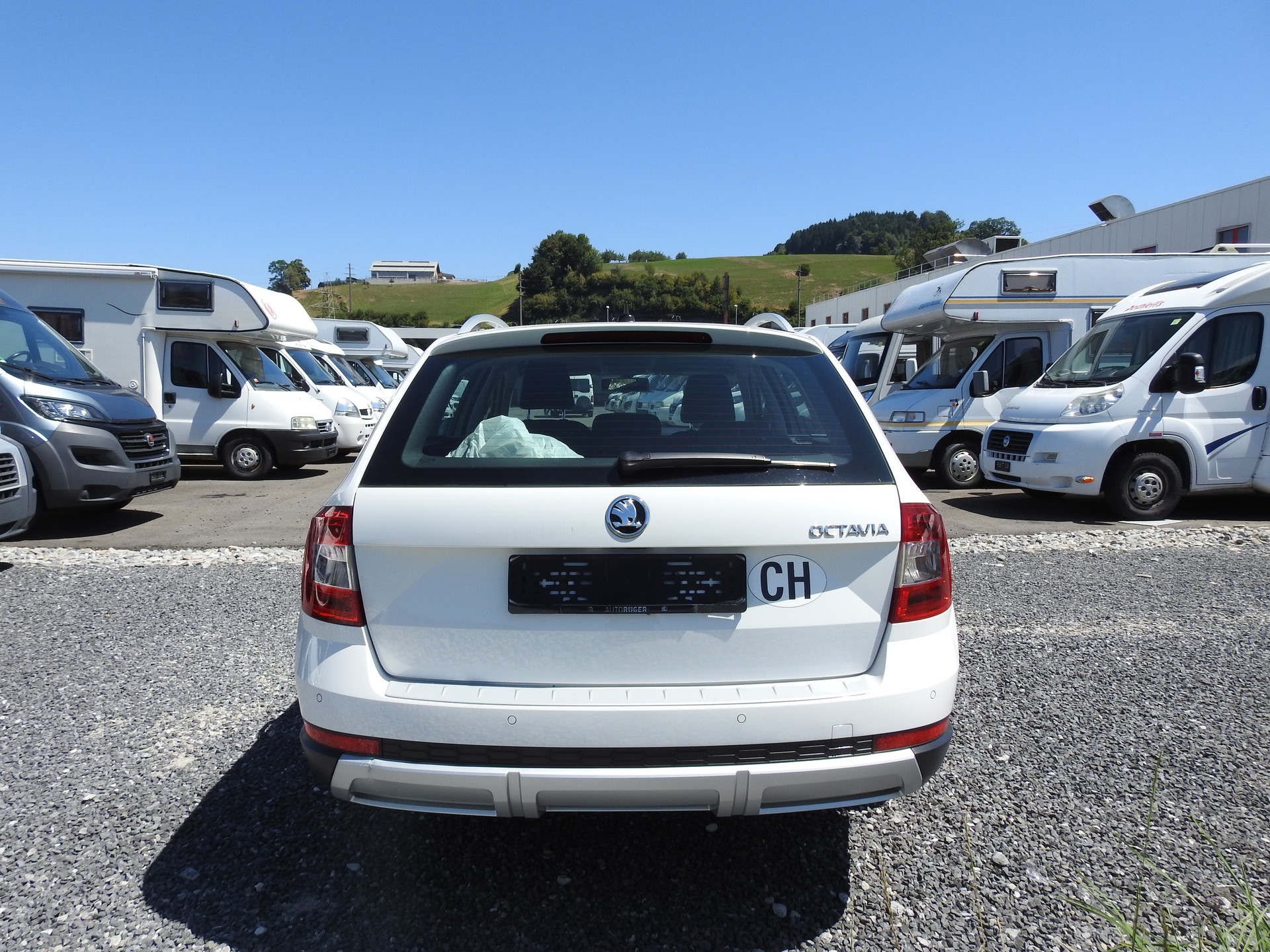 SKODA Octavia Combi 2.0 TDI Scout 4x4 DSG-image-4