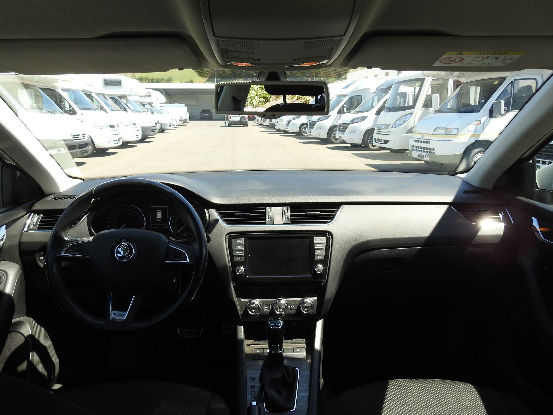 SKODA Octavia Combi 2.0 TDI Scout 4x4 DSG-image-16