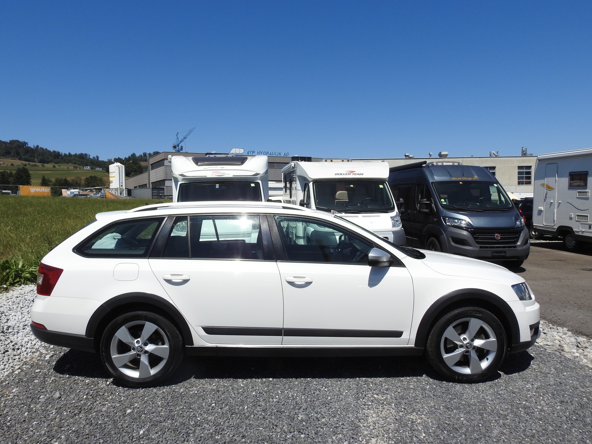 SKODA Octavia Combi 2.0 TDI Scout 4x4 DSG-image-6
