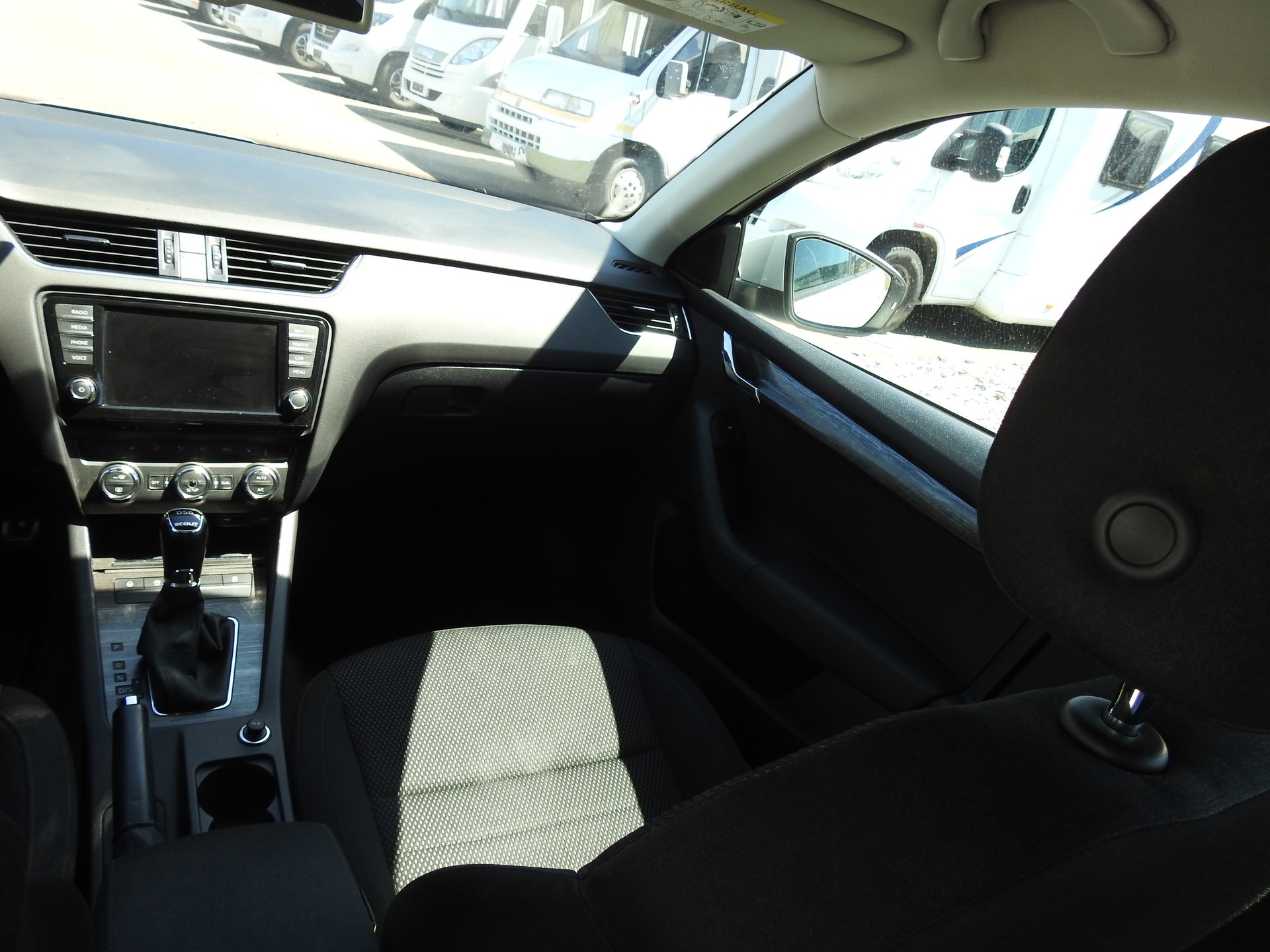 SKODA Octavia Combi 2.0 TDI Scout 4x4 DSG-image-18