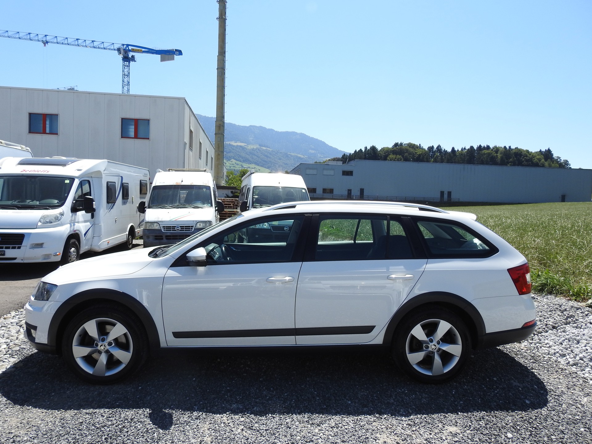 SKODA Octavia Combi 2.0 TDI Scout 4x4 DSG-image-2