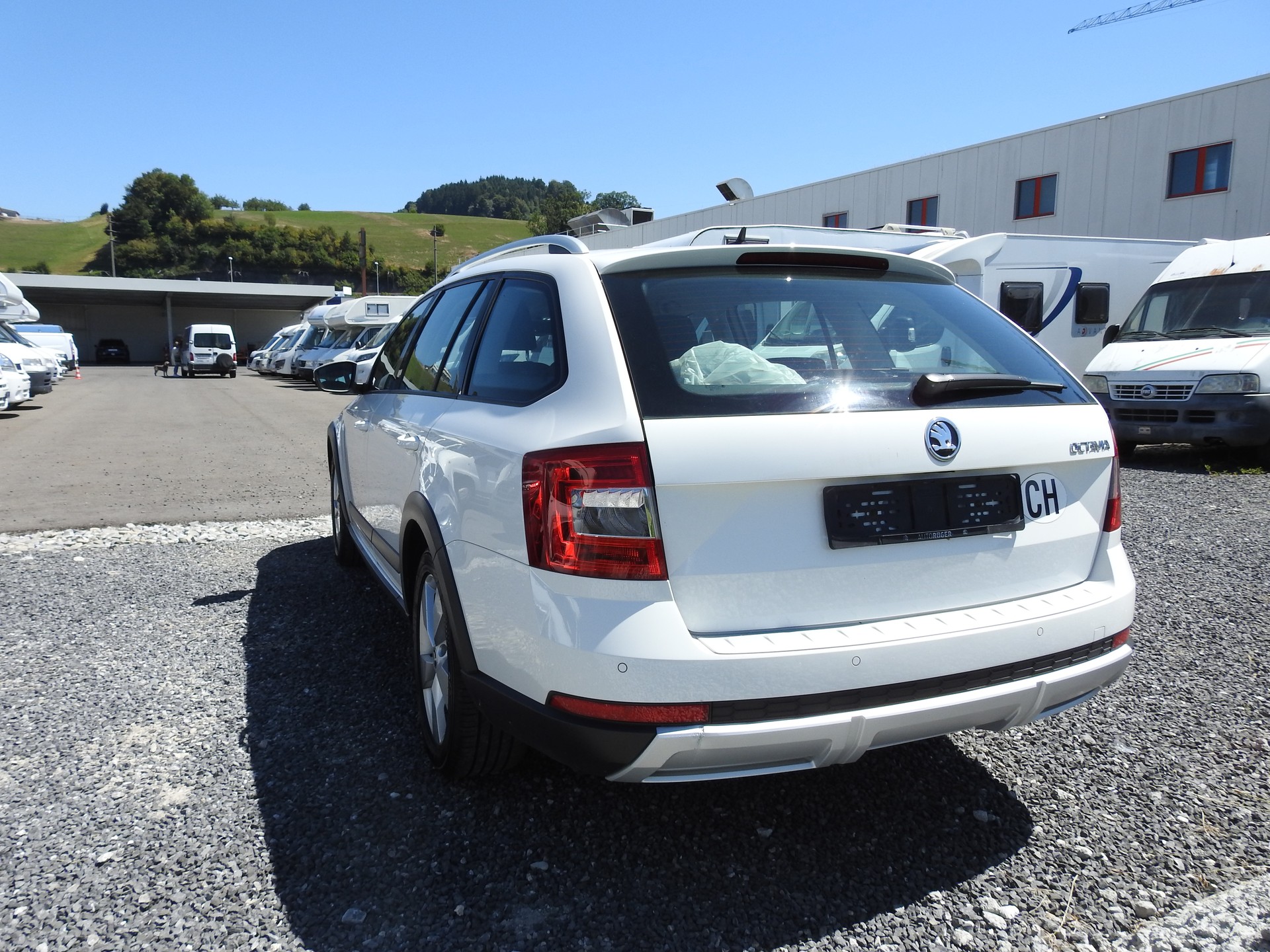 SKODA Octavia Combi 2.0 TDI Scout 4x4 DSG-image-3