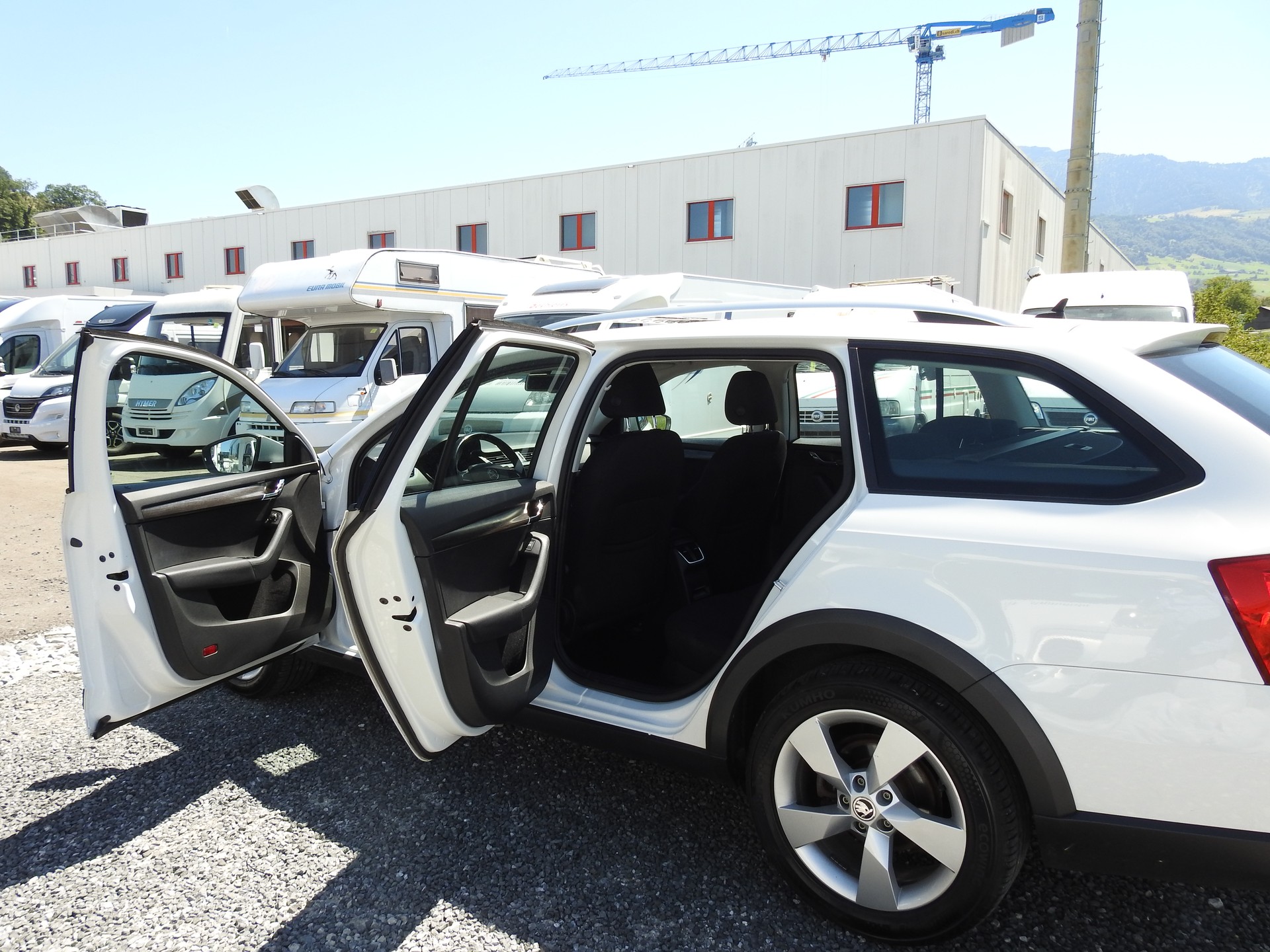 SKODA Octavia Combi 2.0 TDI Scout 4x4 DSG-image-14