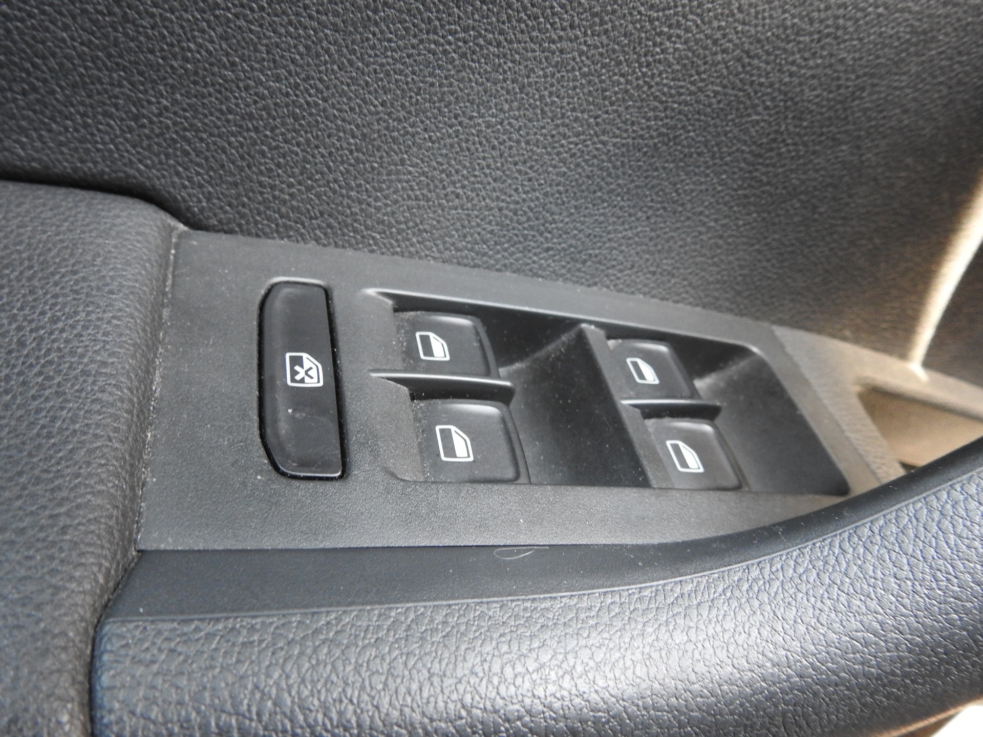 SKODA Octavia Combi 2.0 TDI Scout 4x4 DSG-image-23