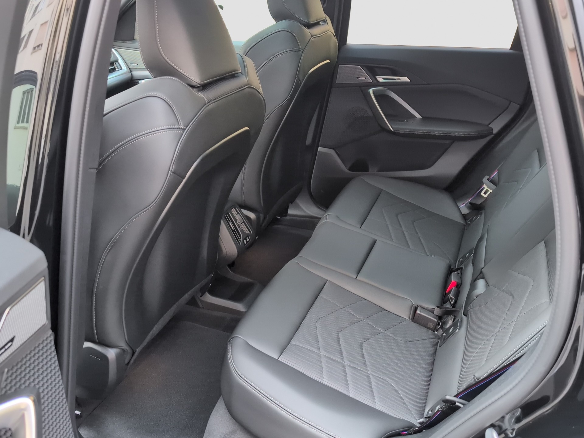BMW iX1 xDrive 30 M Sport Pro-image-11