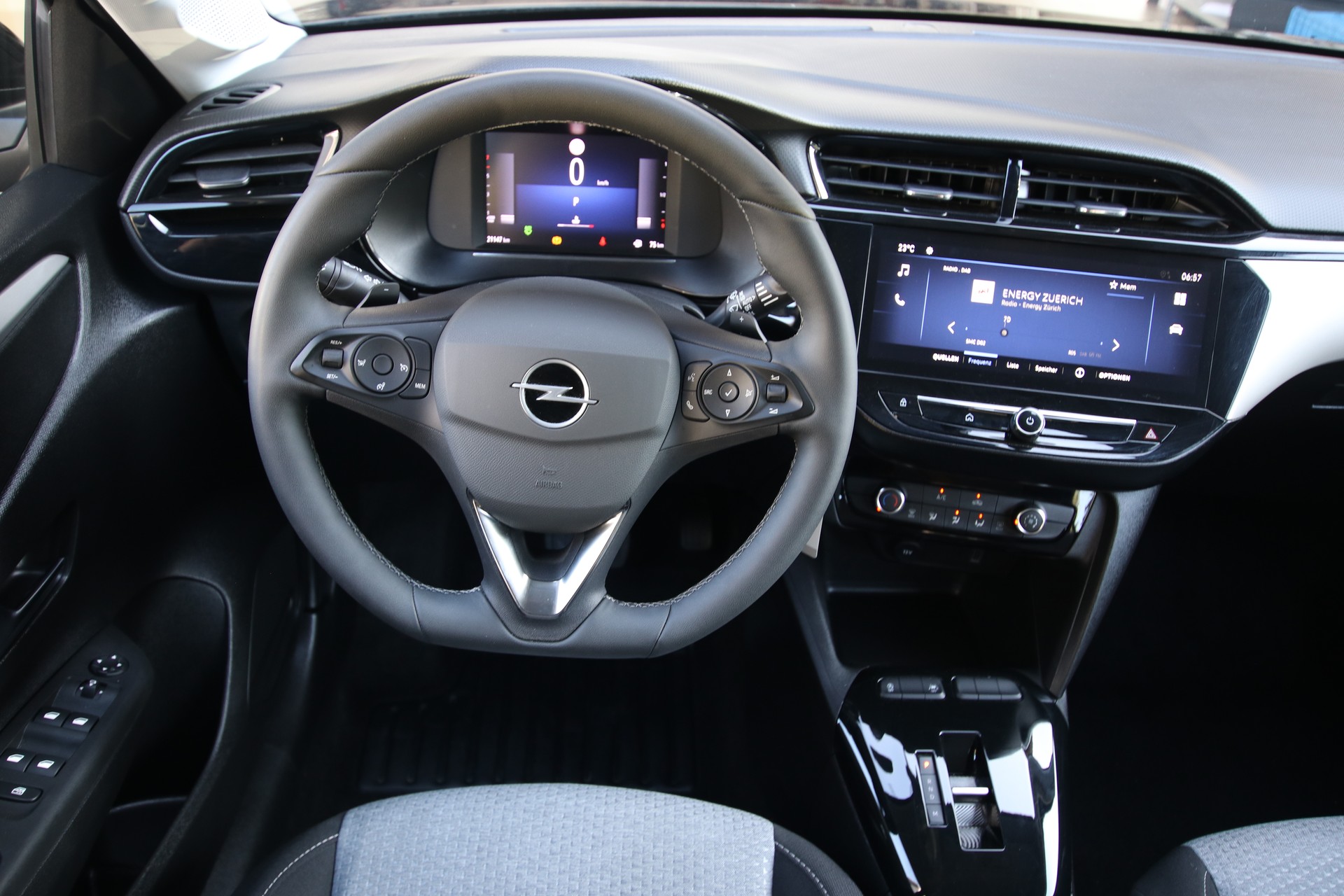 OPEL Corsa 1.2 TP Edition A-image-10