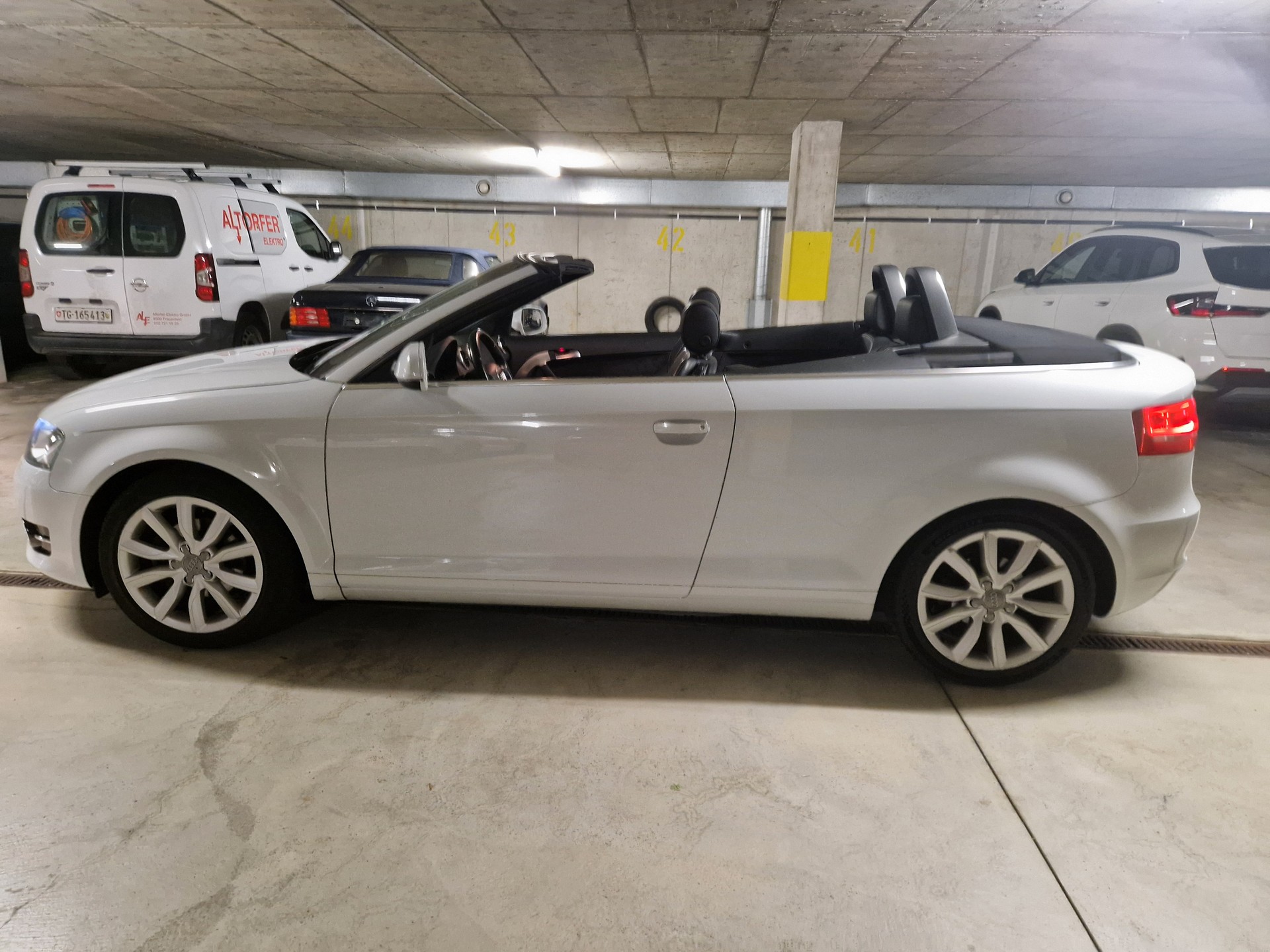 AUDI A3 Cabriolet 1.4 TFSI Attraction-image-3