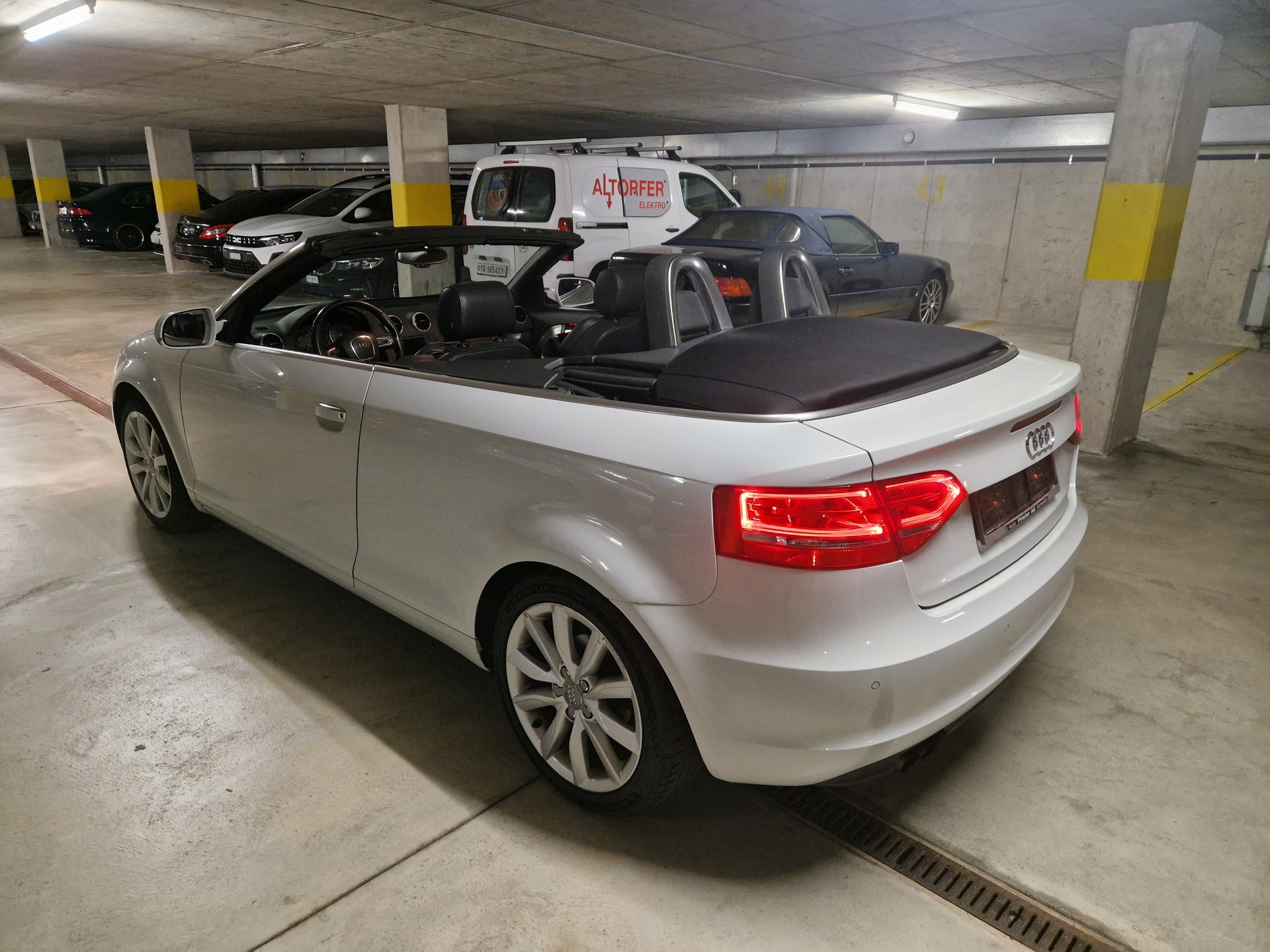 AUDI A3 Cabriolet 1.4 TFSI Attraction-image-5