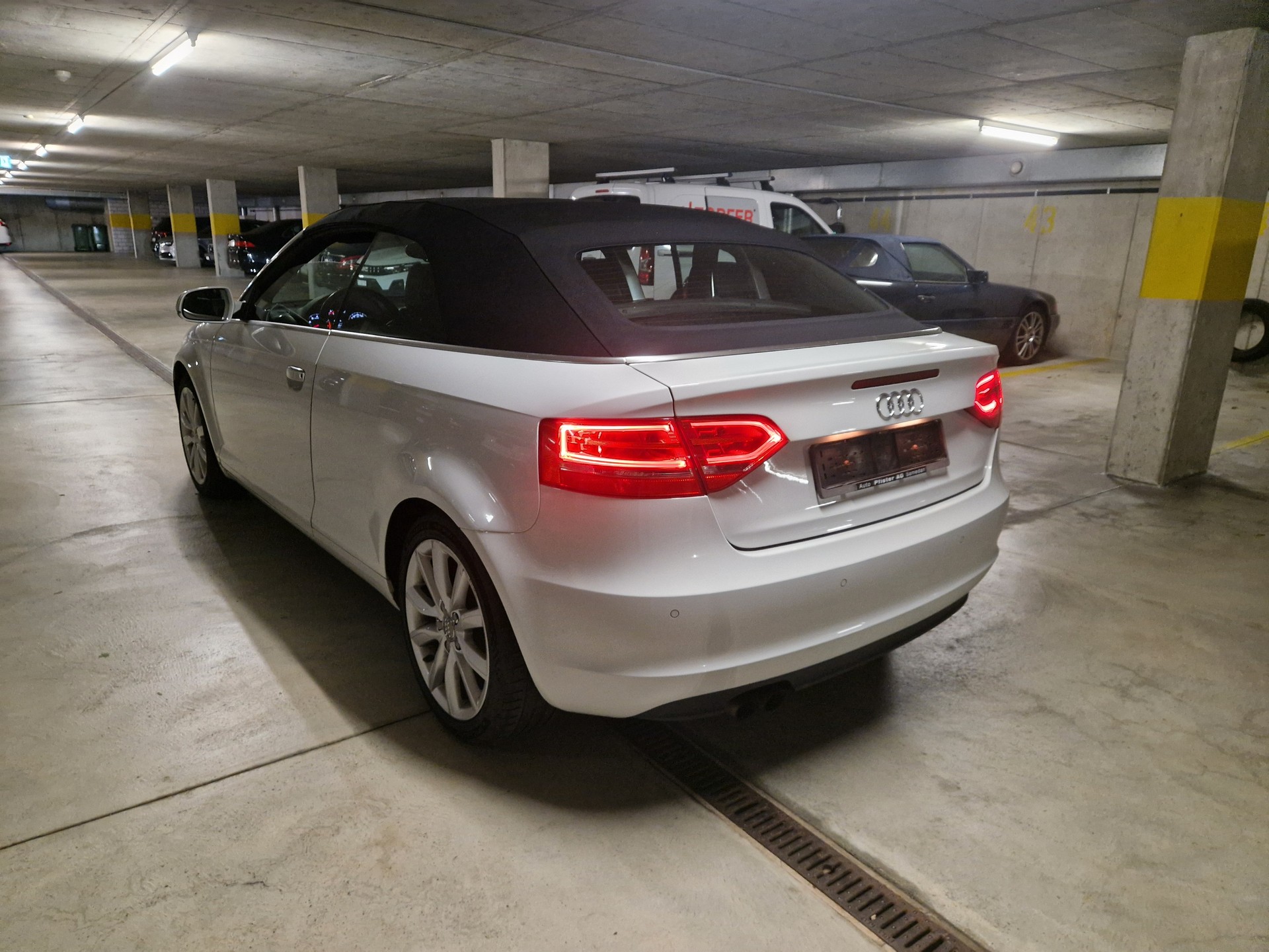 AUDI A3 Cabriolet 1.4 TFSI Attraction-image-12